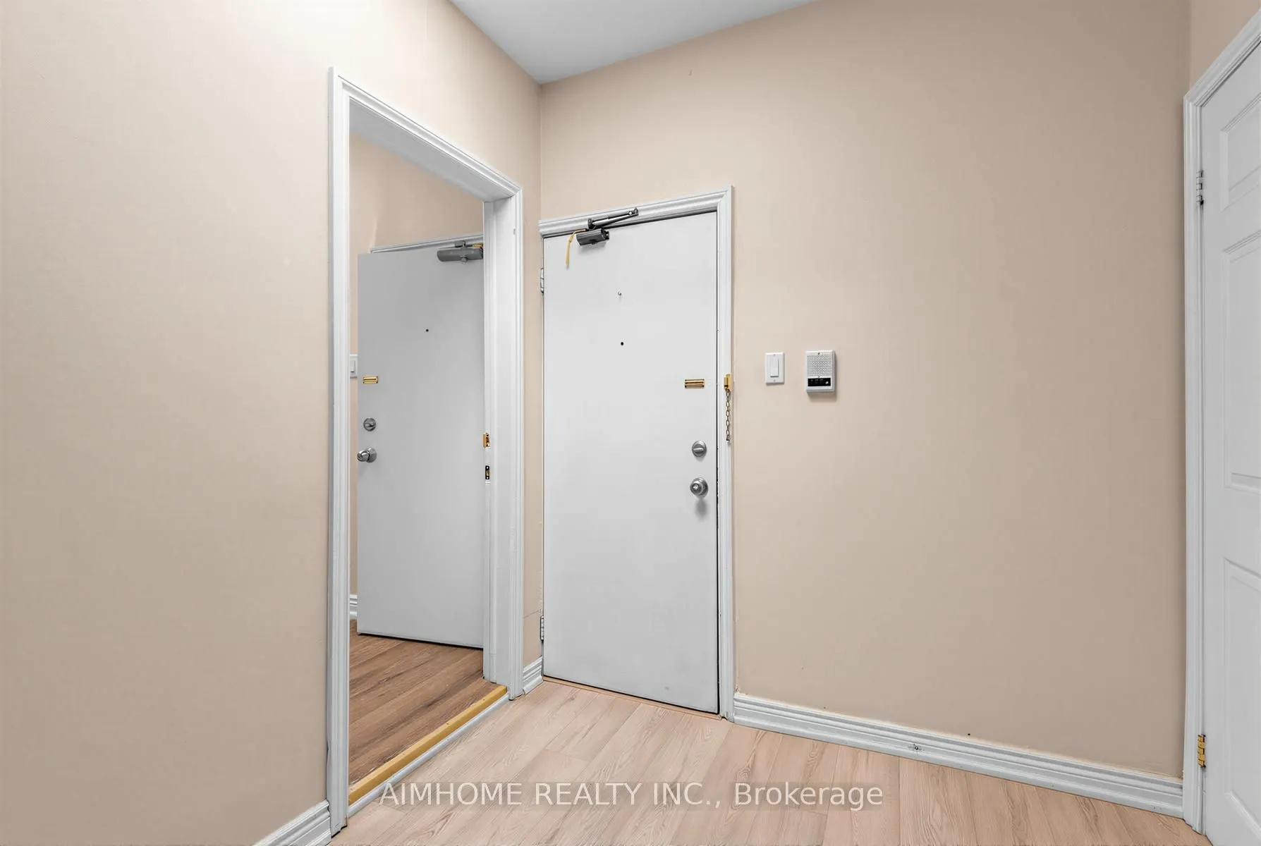 19-21 Brock Street W