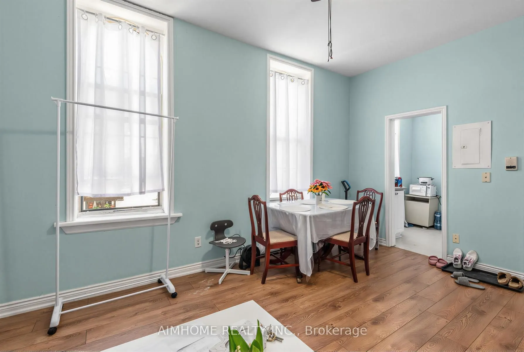 19-21 Brock Street W