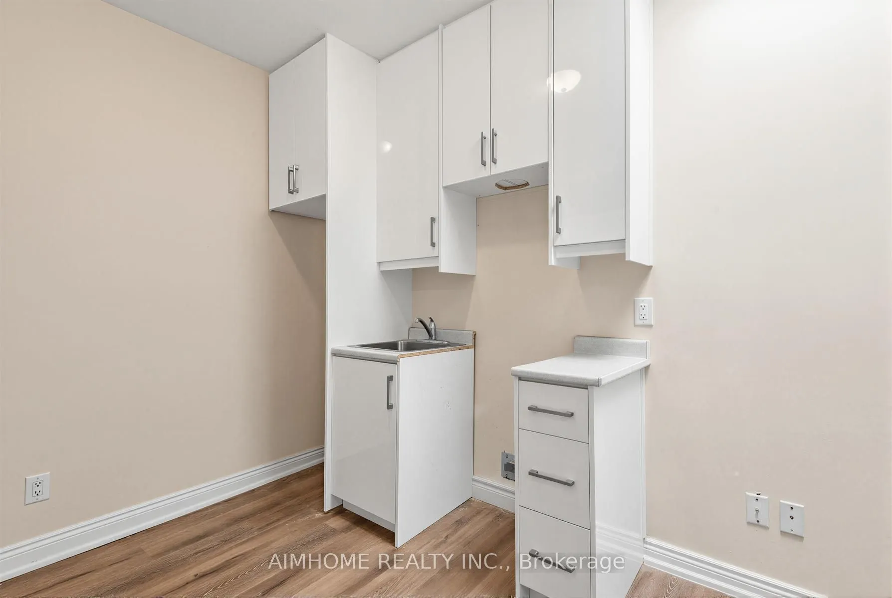 19-21 Brock Street W