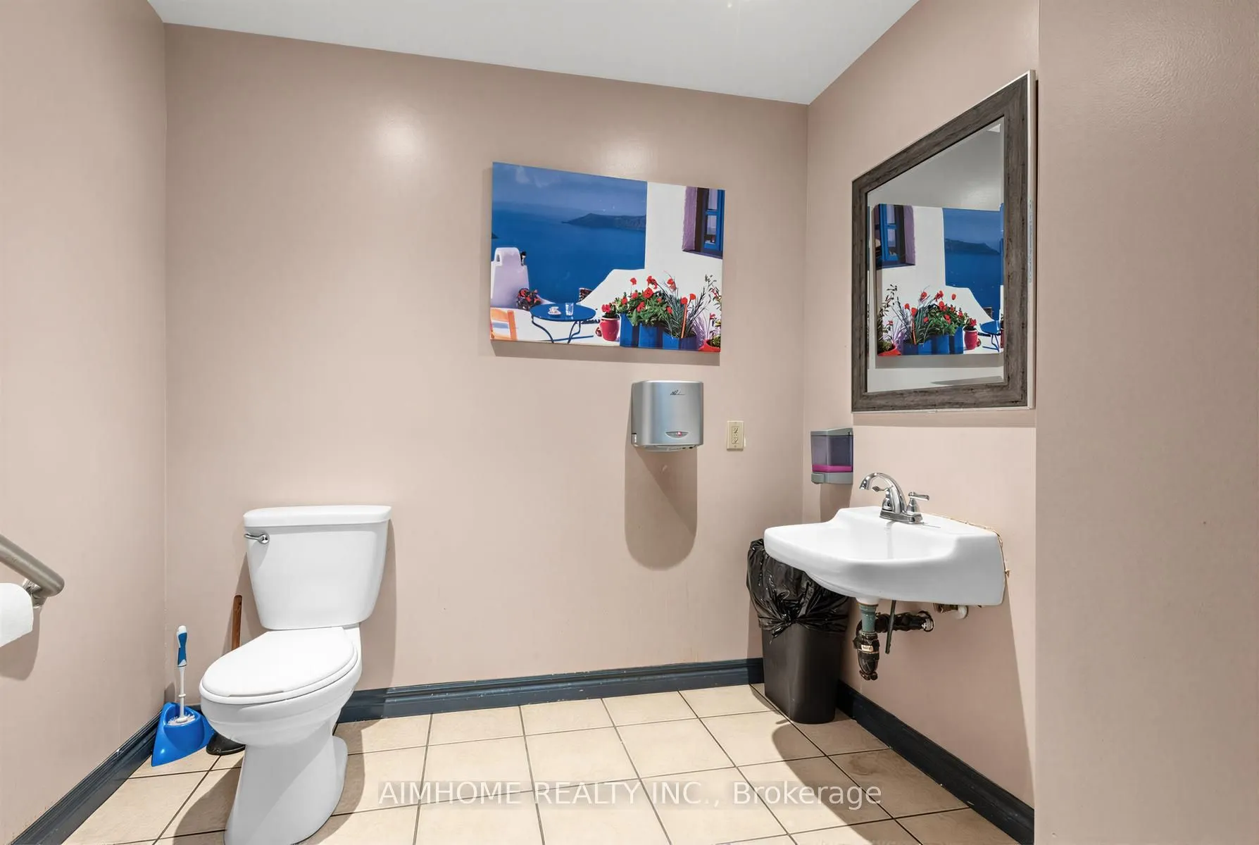 19-21 Brock Street W