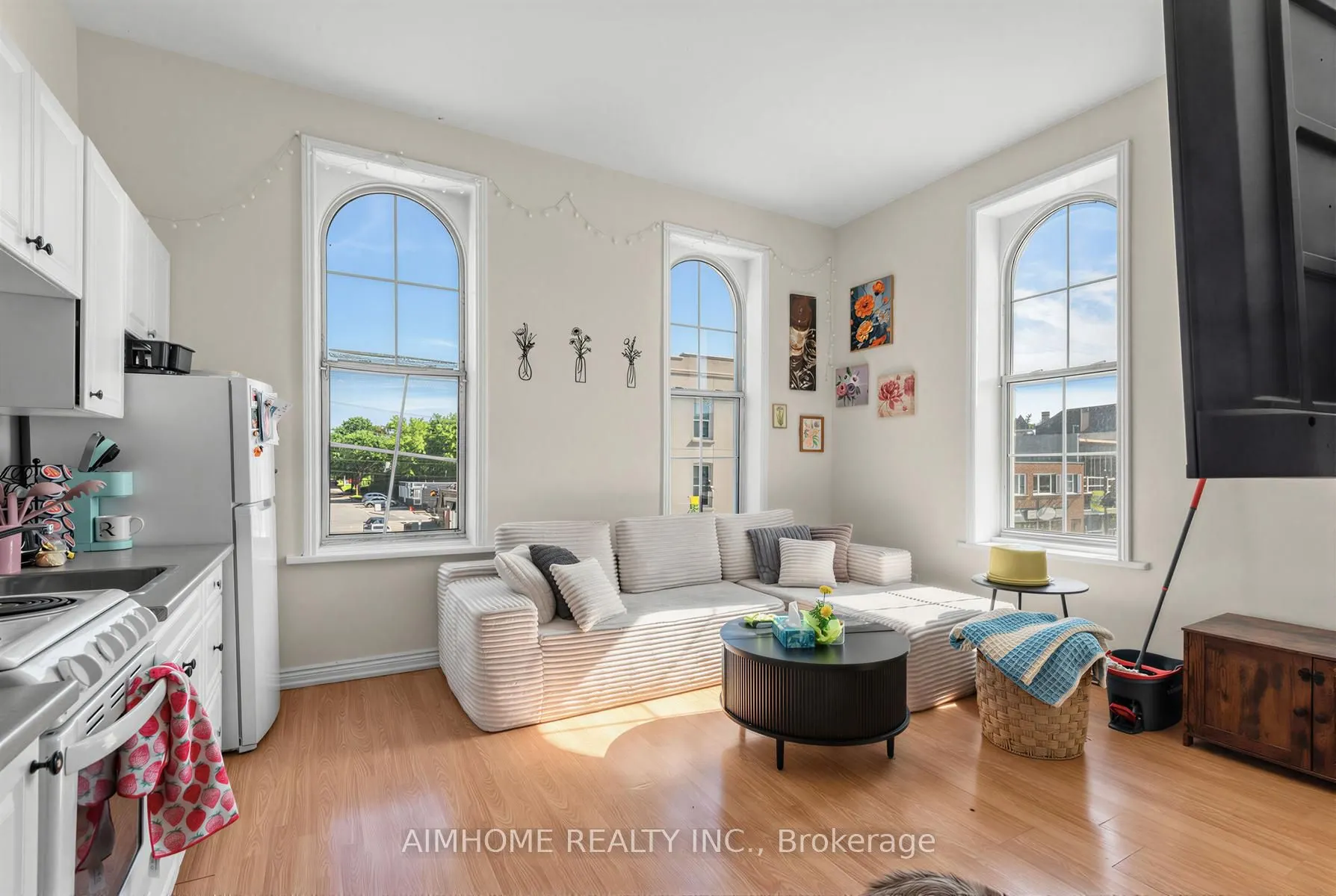 19-21 Brock Street W