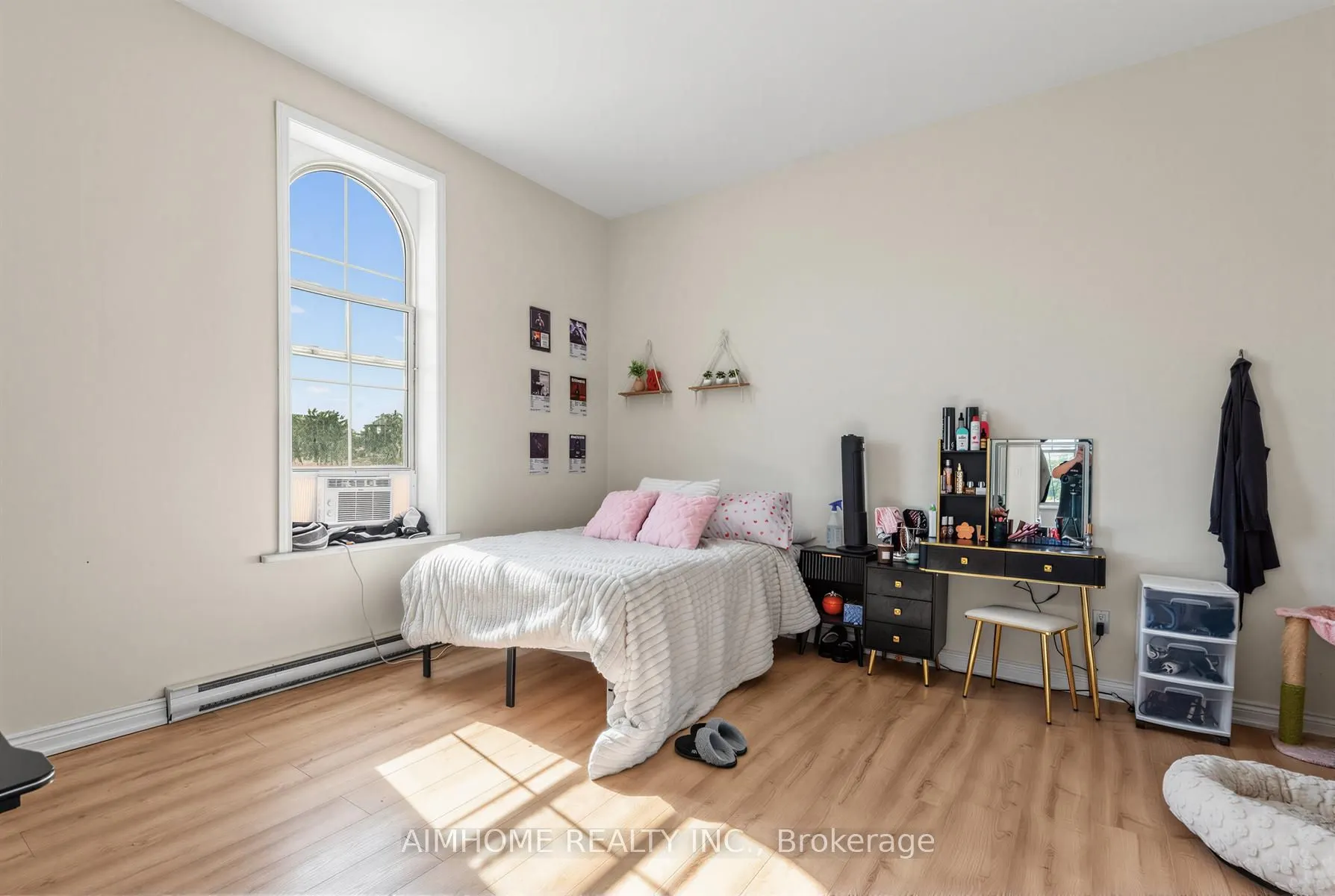 19-21 Brock Street W