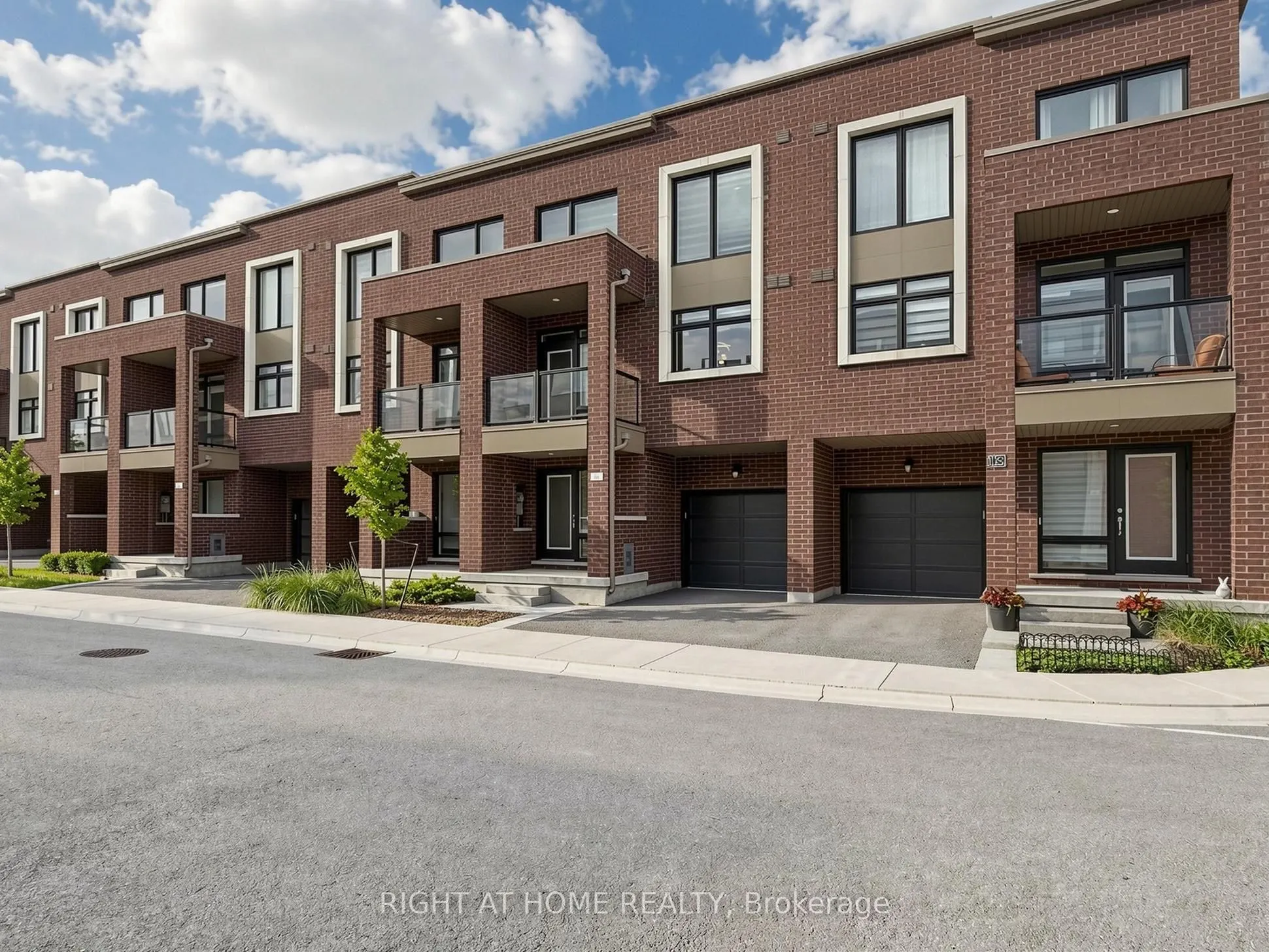 23 Moneypenny Place