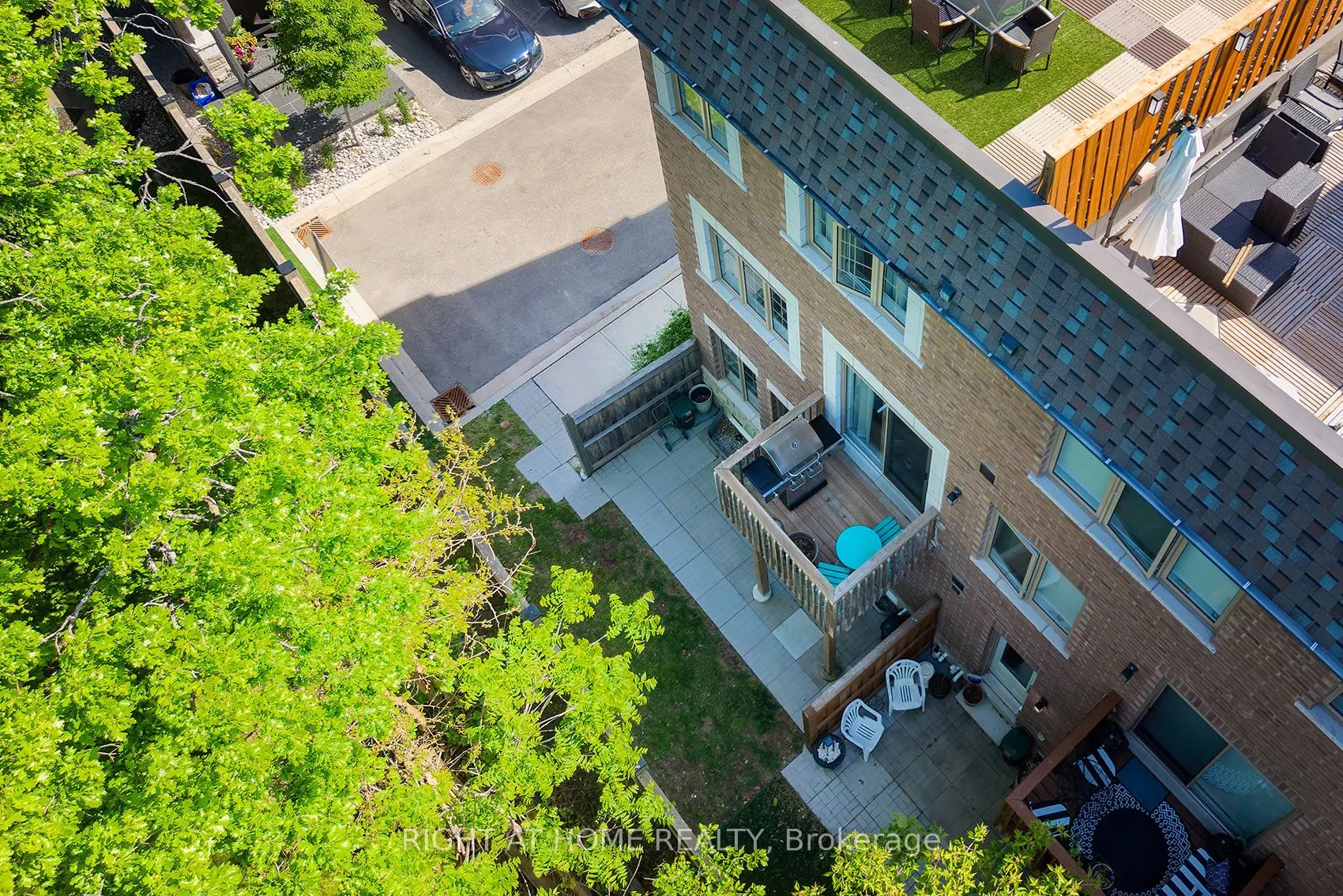 2 Queen Mary Court