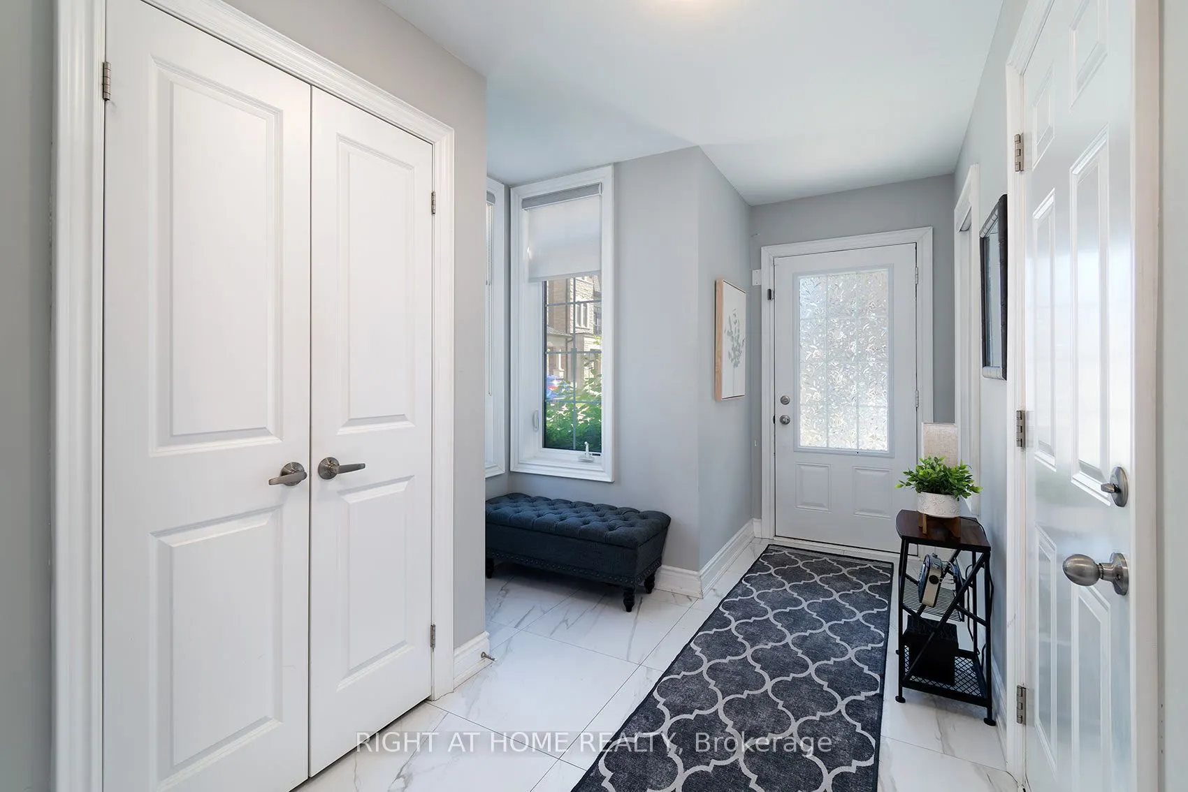 2 Queen Mary Court