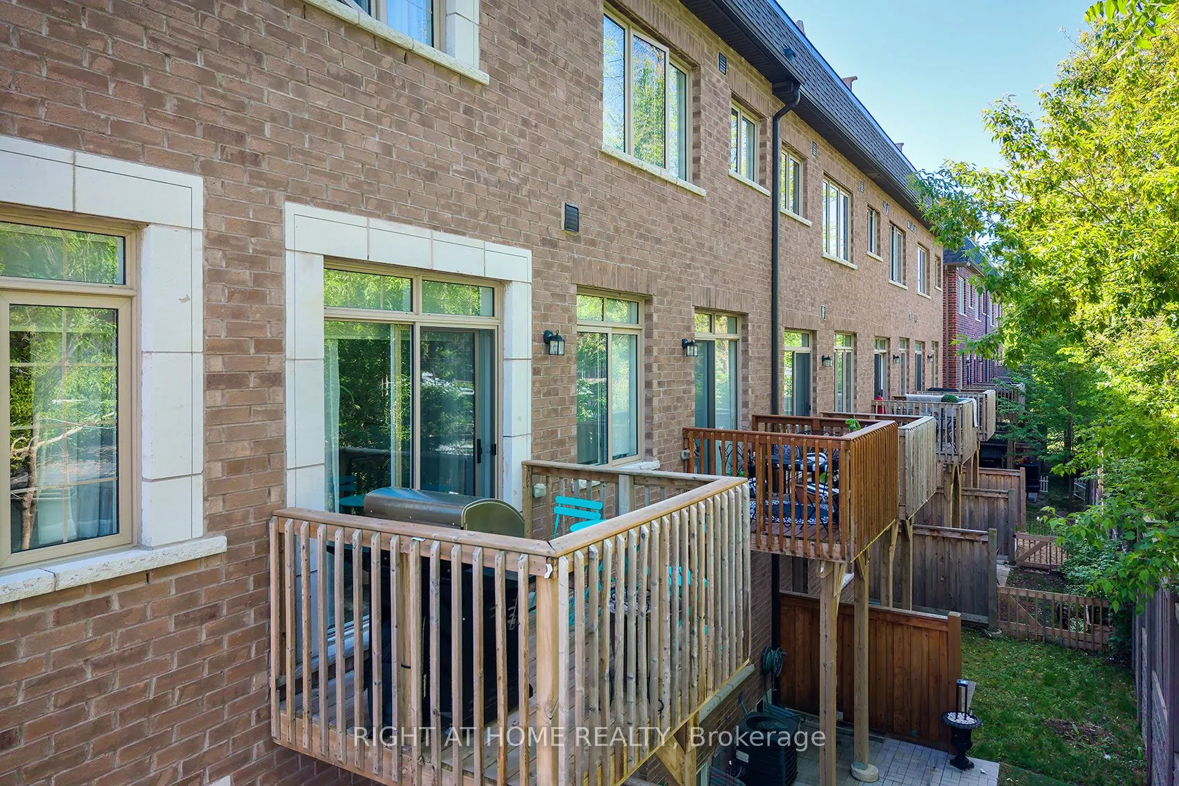 2 Queen Mary Court