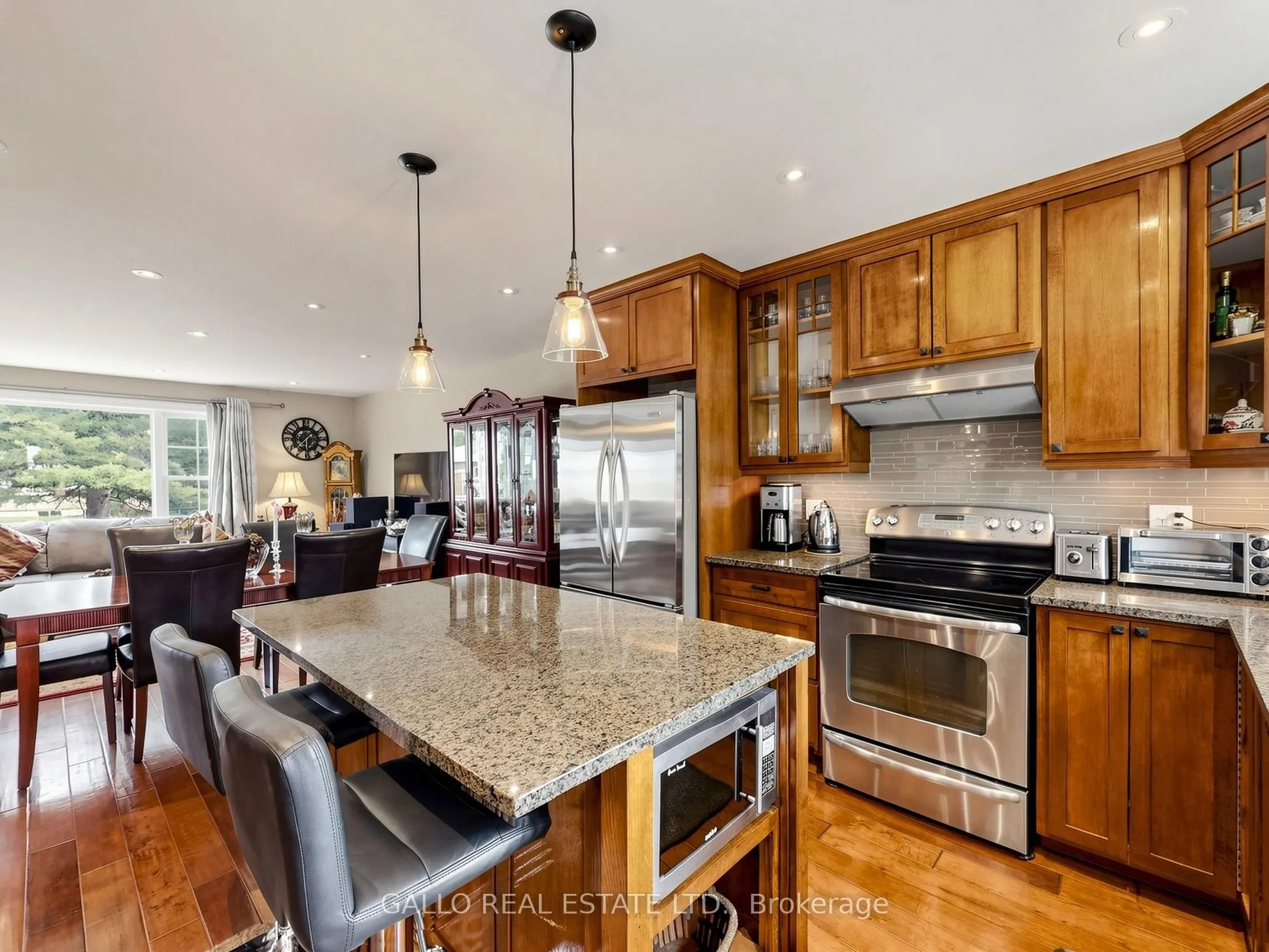 36 Elmvale Boulevard