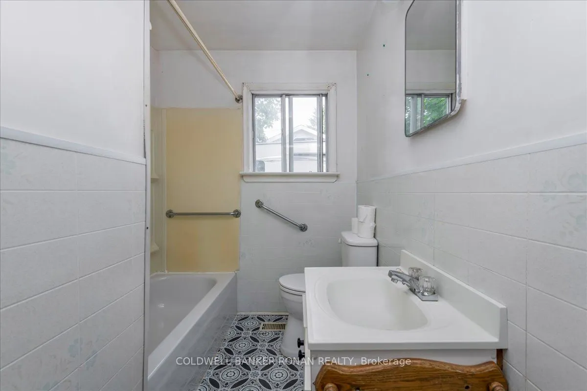 199 Tupper Street W