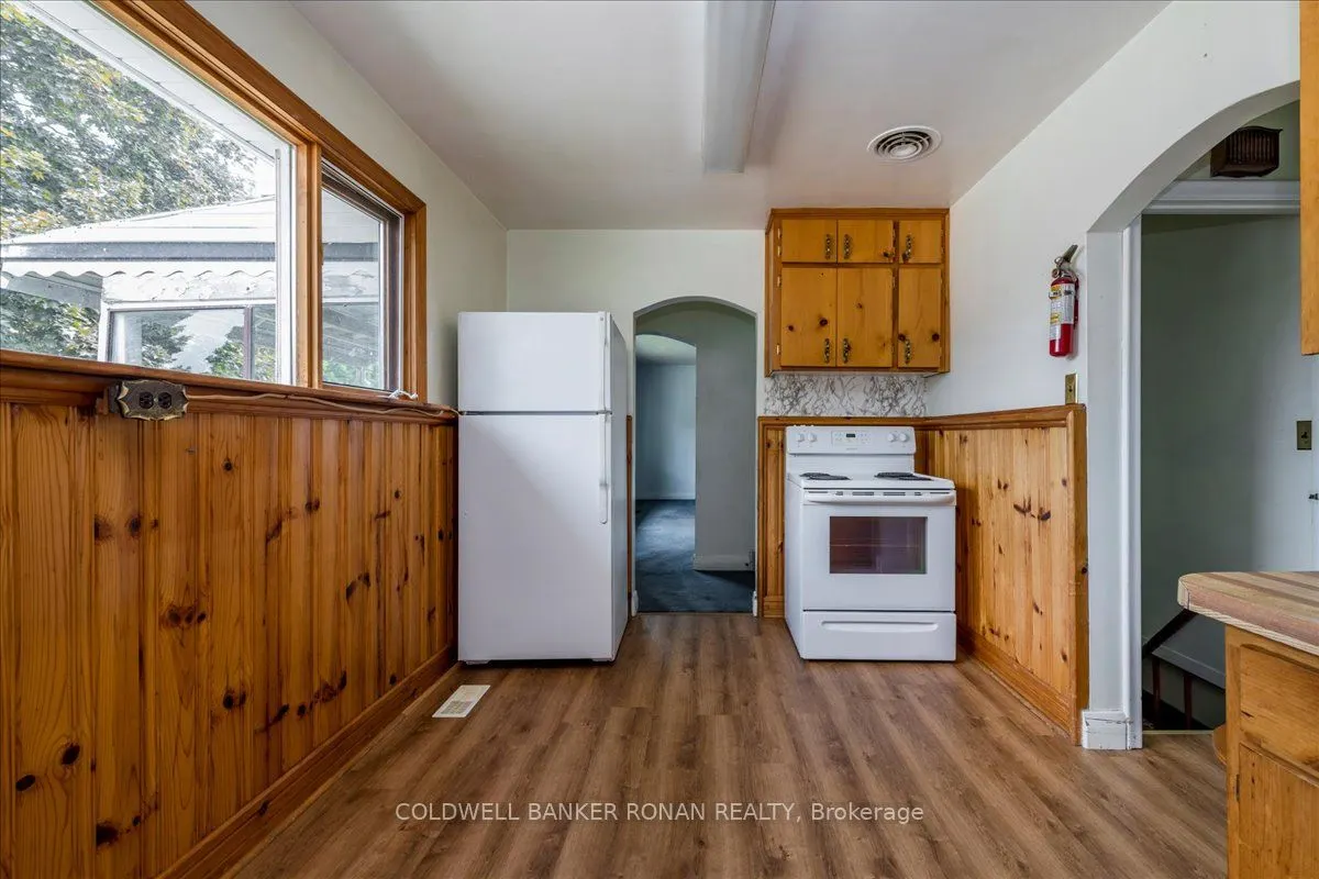199 Tupper Street W
