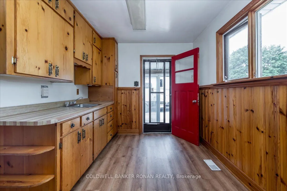 199 Tupper Street W