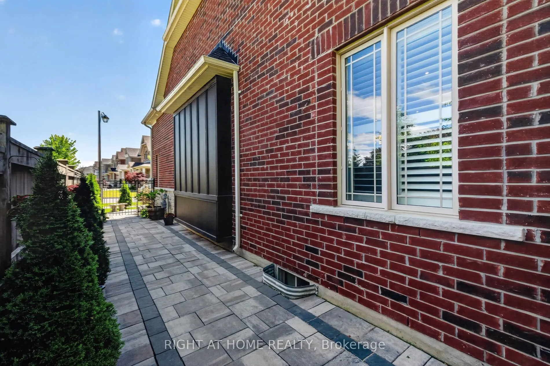 80 Sharpe Crescent