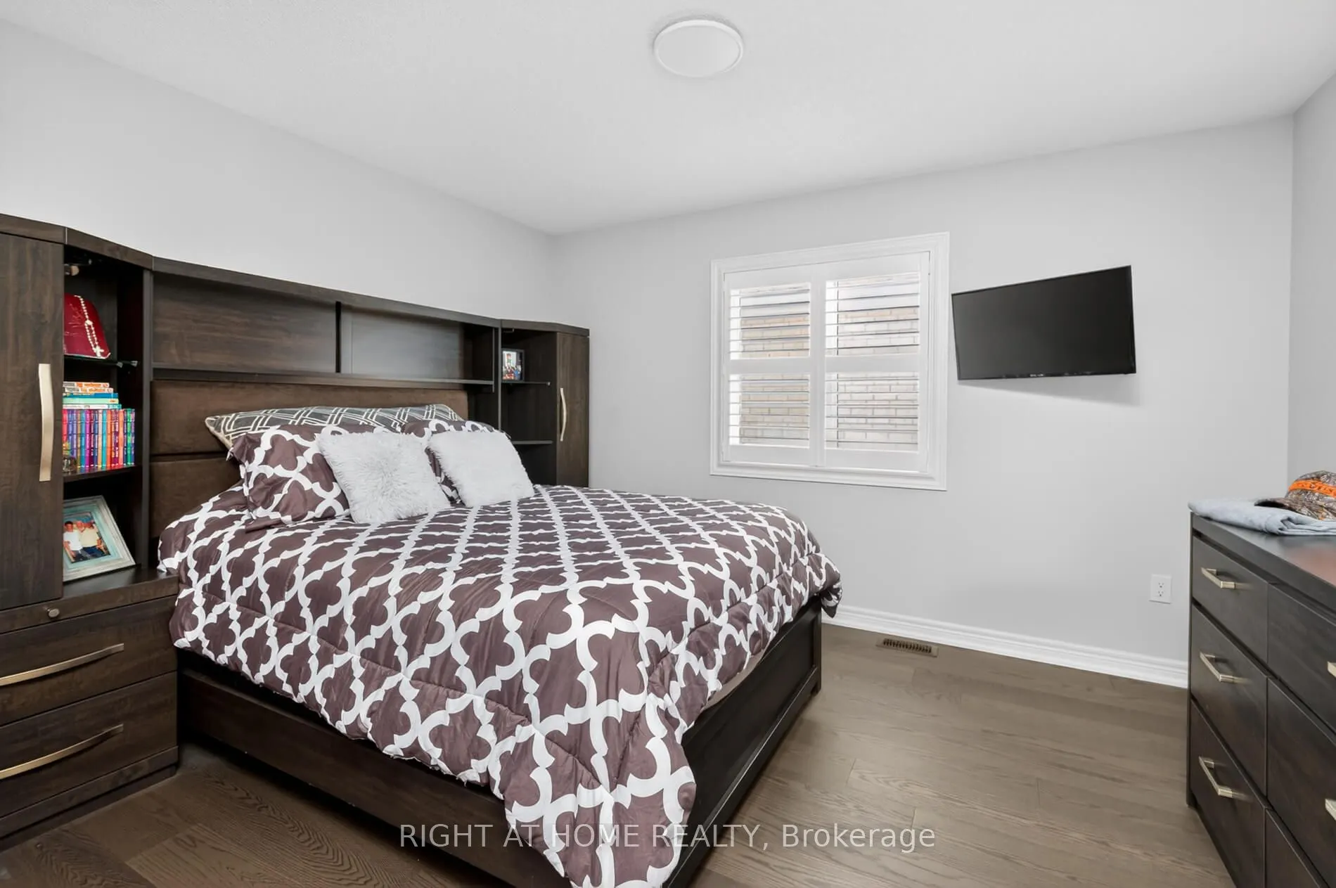 80 Sharpe Crescent