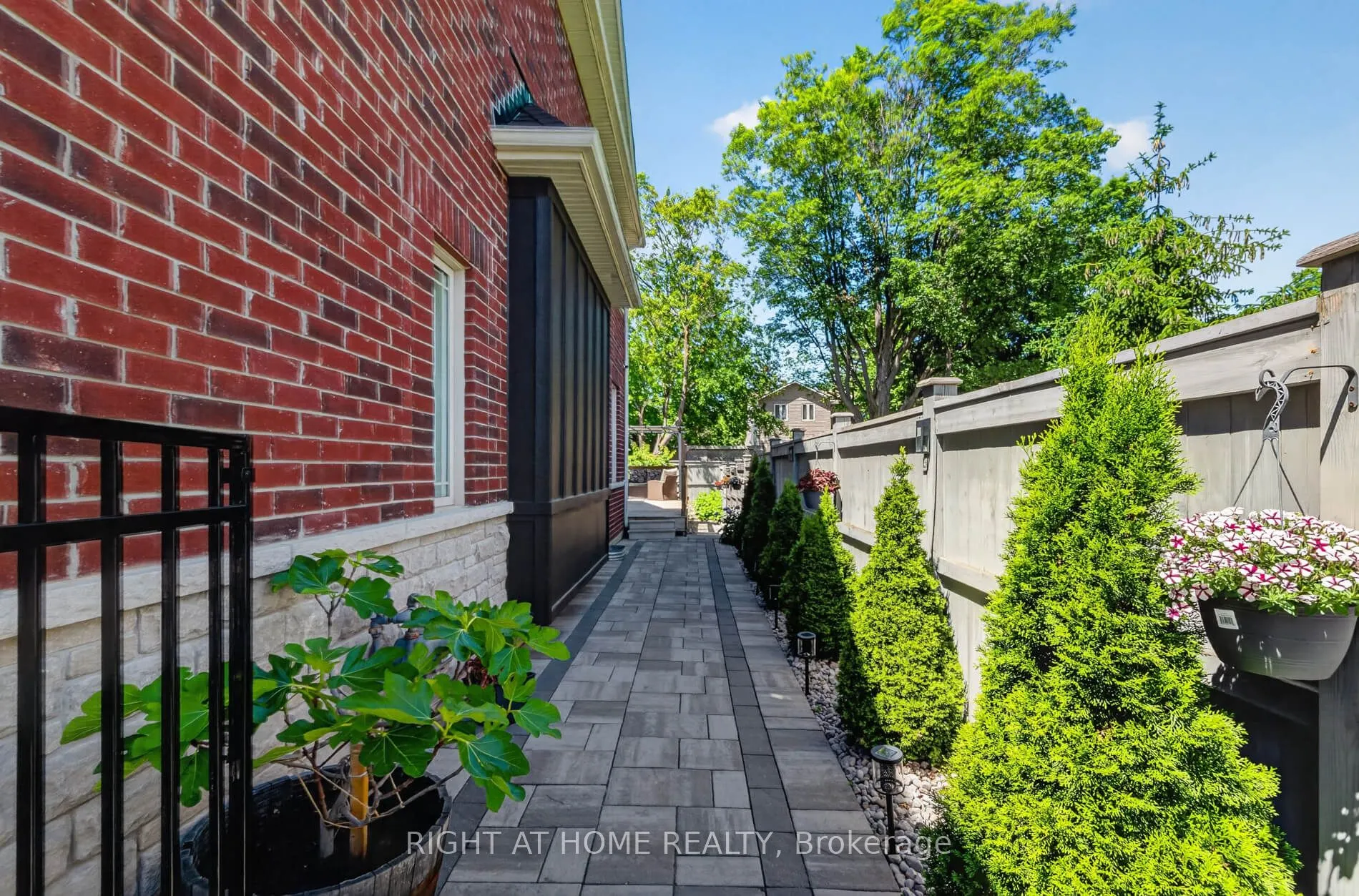 80 Sharpe Crescent