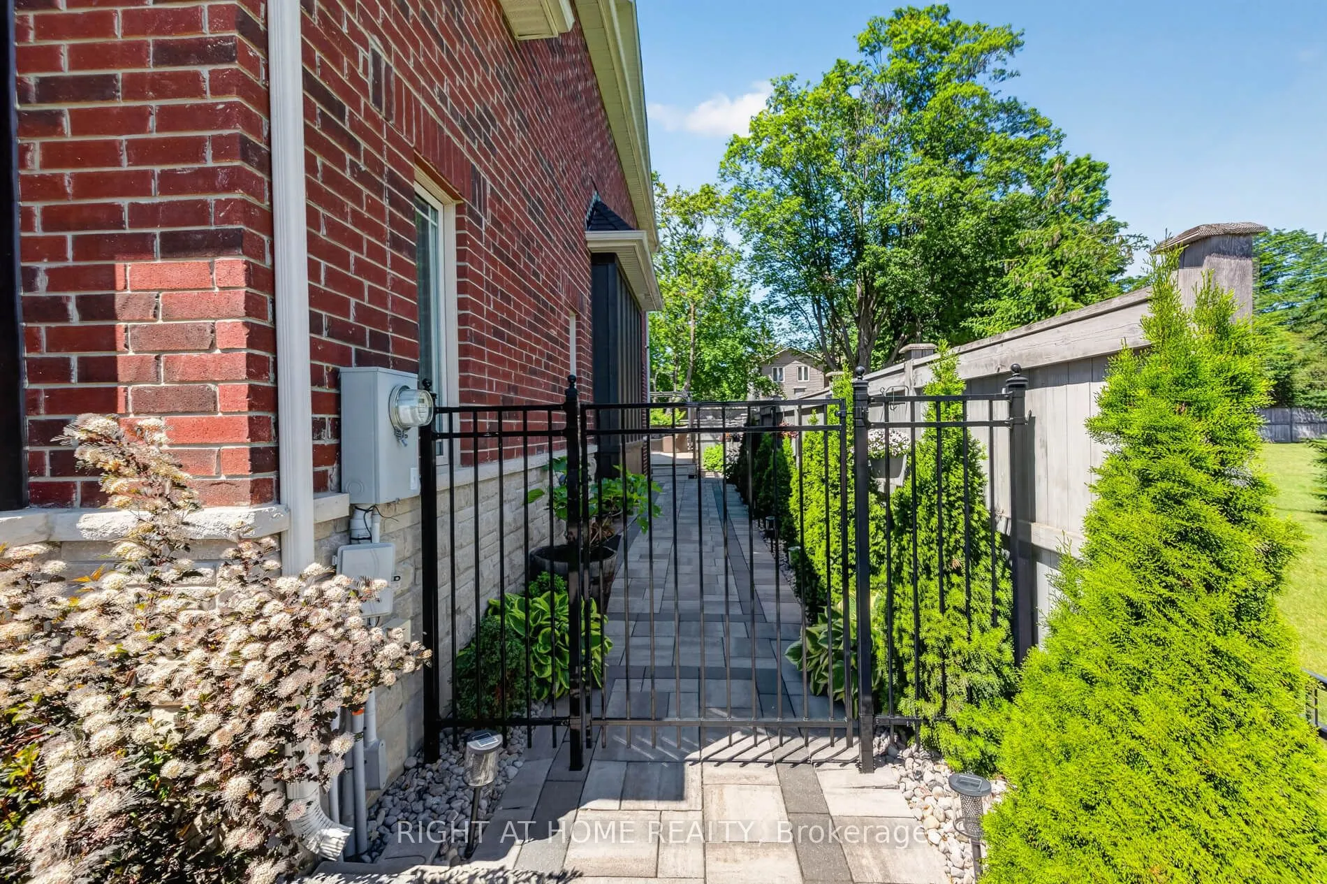 80 Sharpe Crescent