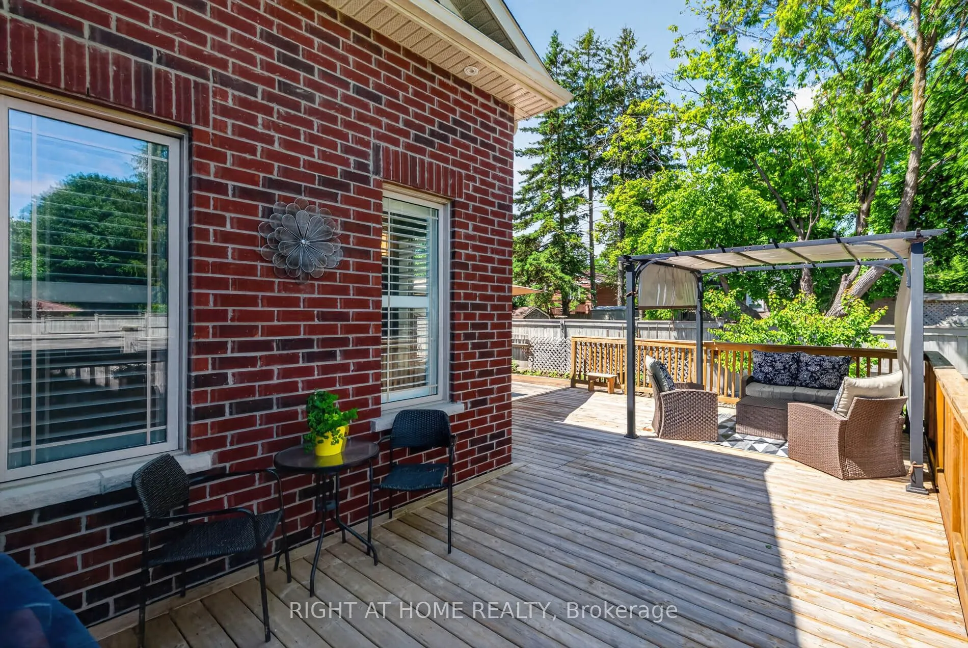 80 Sharpe Crescent