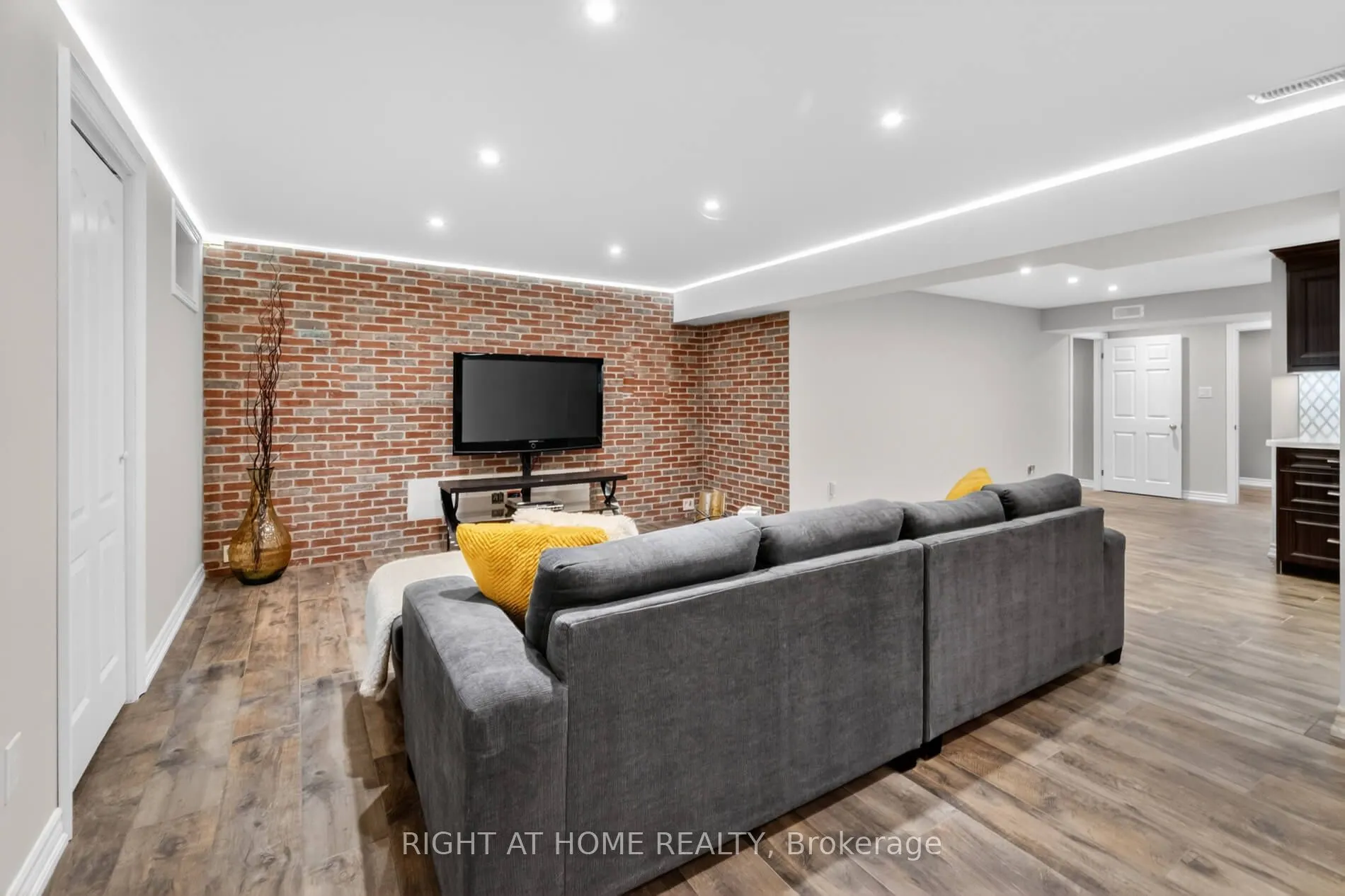 80 Sharpe Crescent