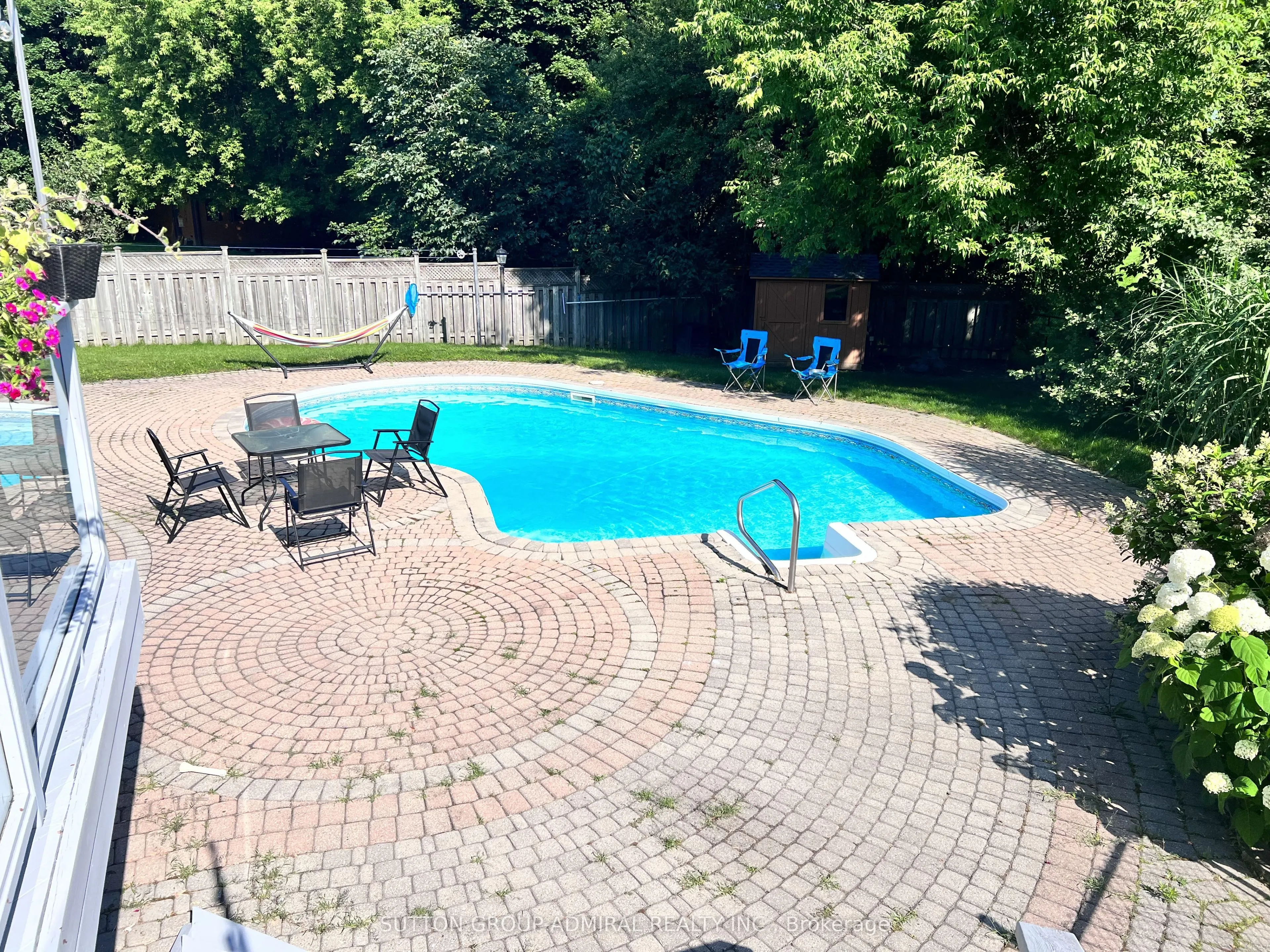 60 Maple Way