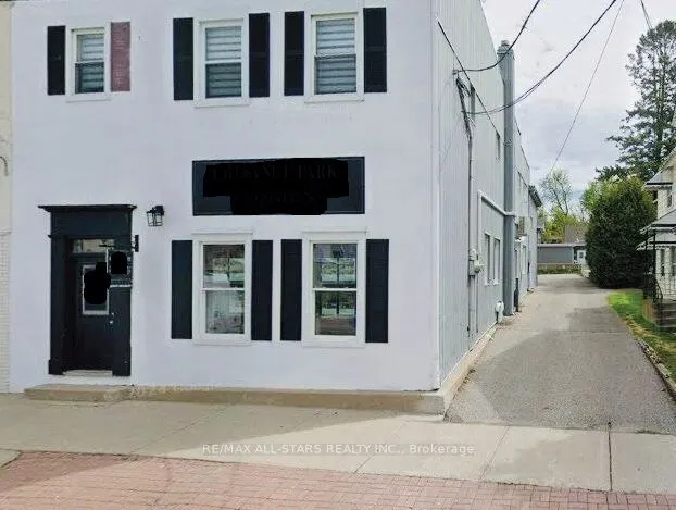 9 Main Street S