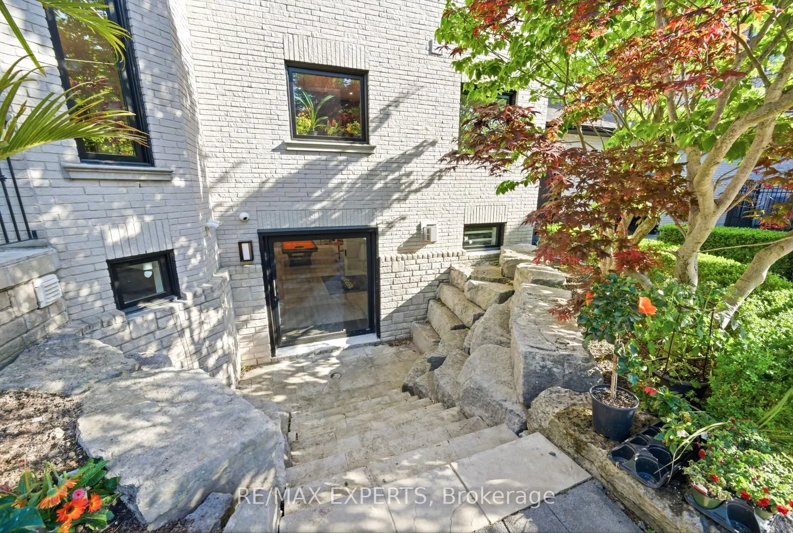 82 Westwood Lane