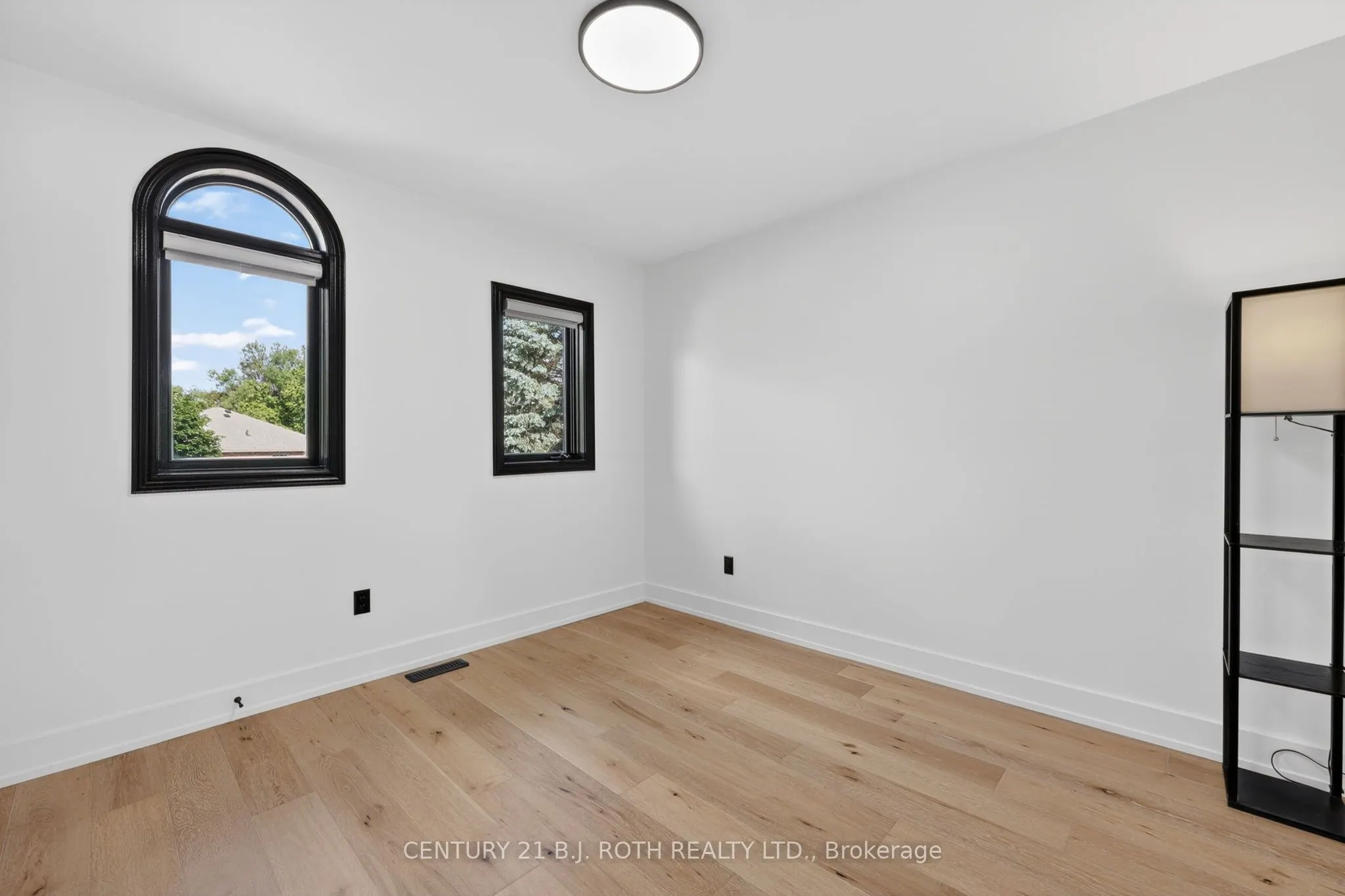 1077 CORRIE Street