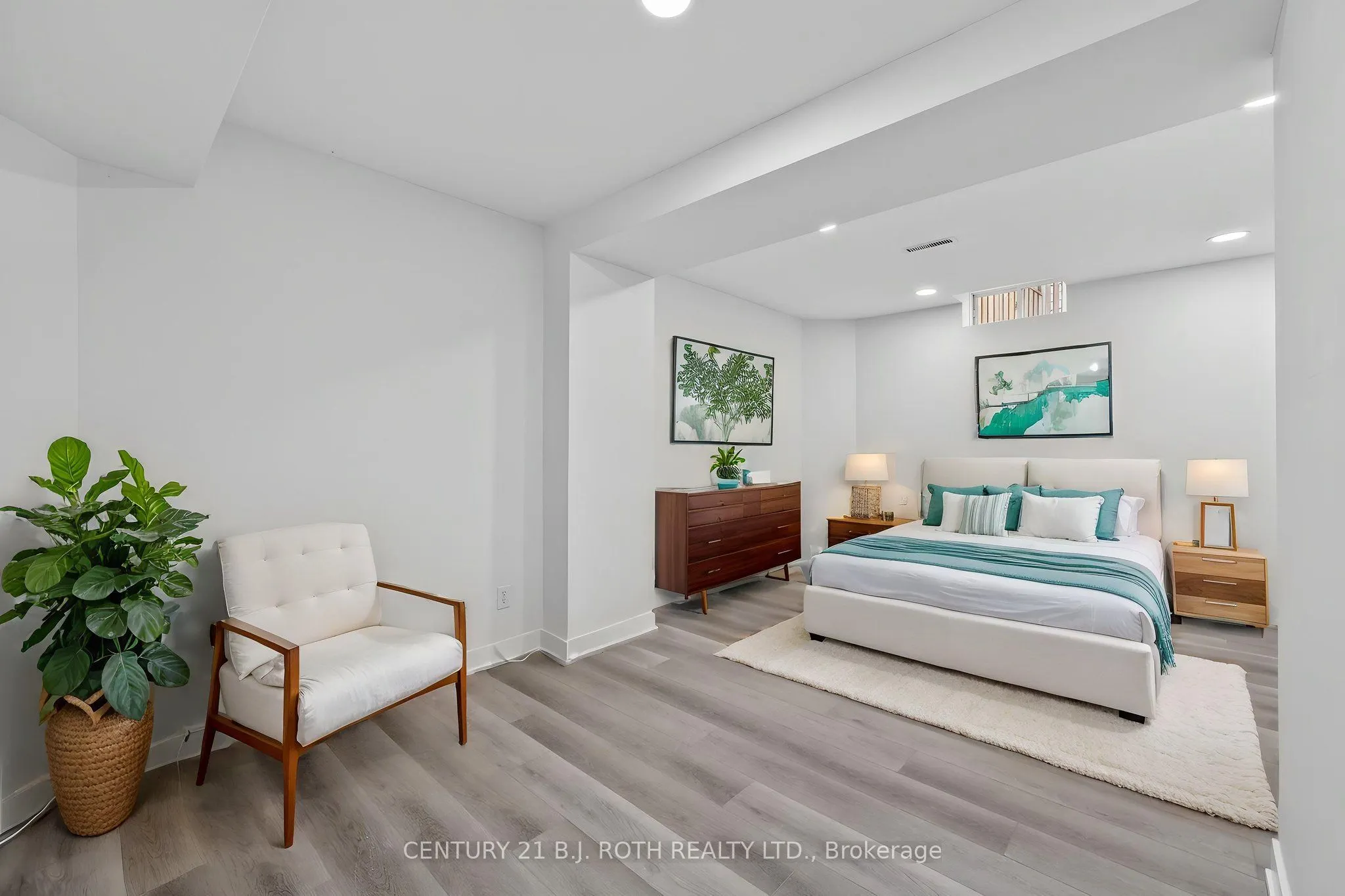 1077 CORRIE Street