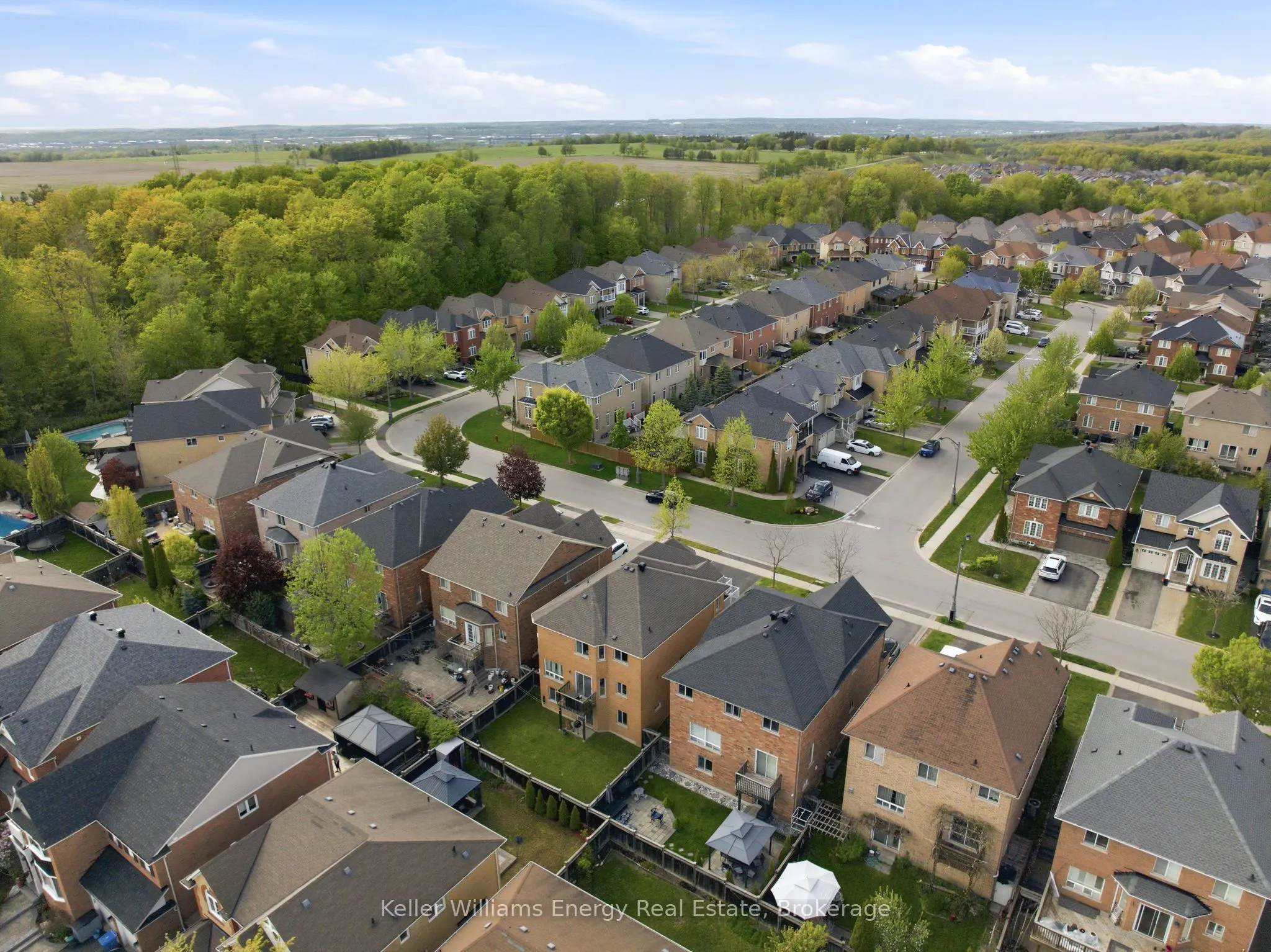 338 Dowson Loop