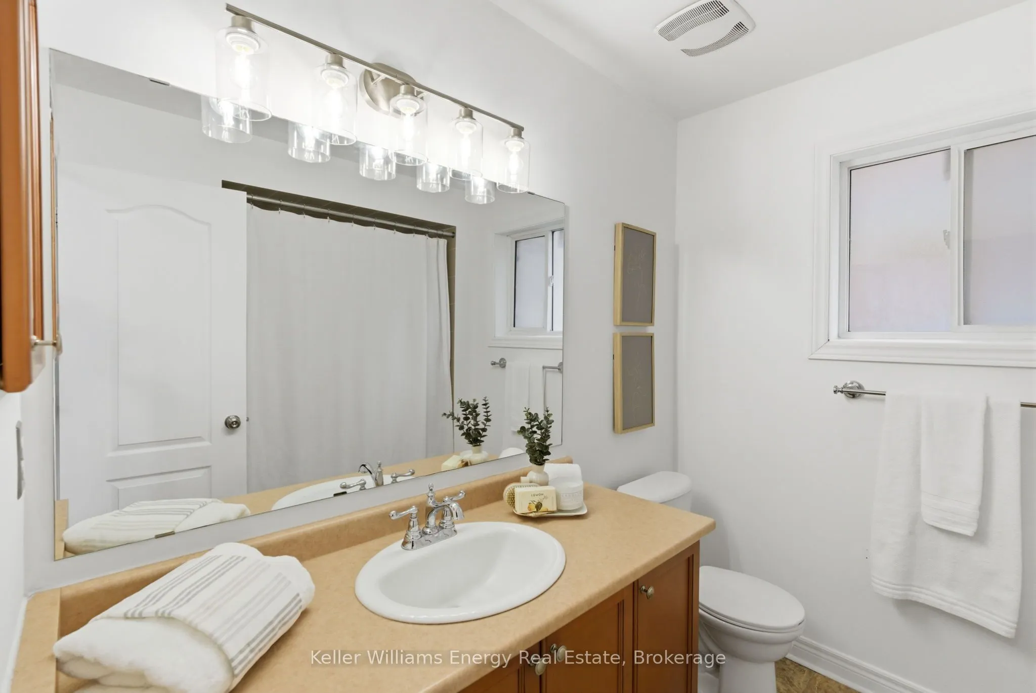 338 Dowson Loop