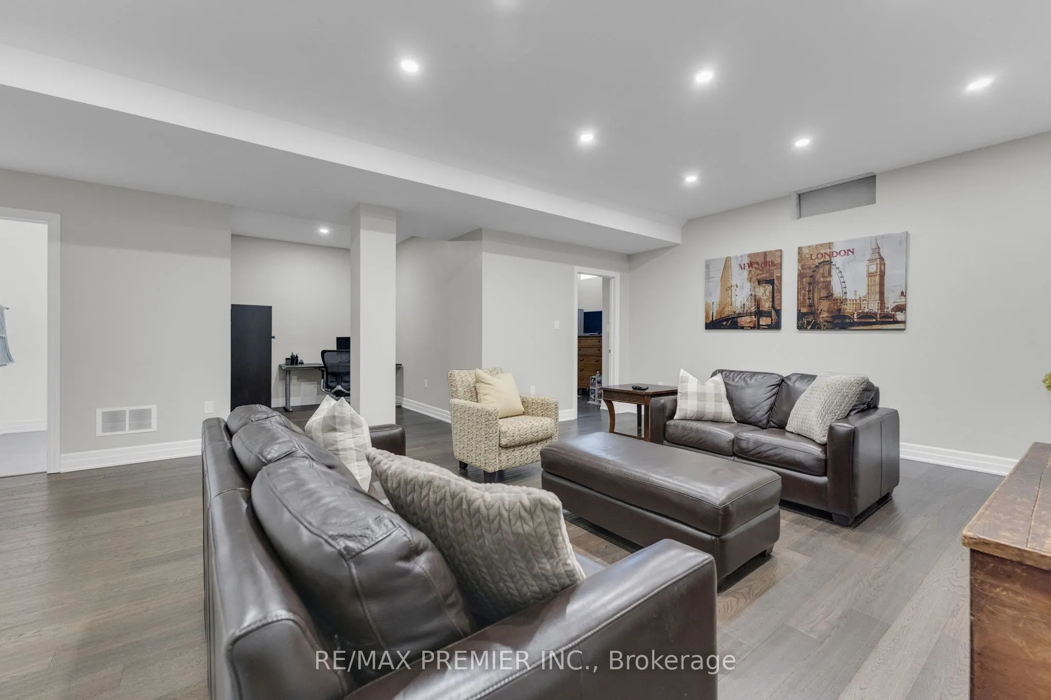14 King Boulevard