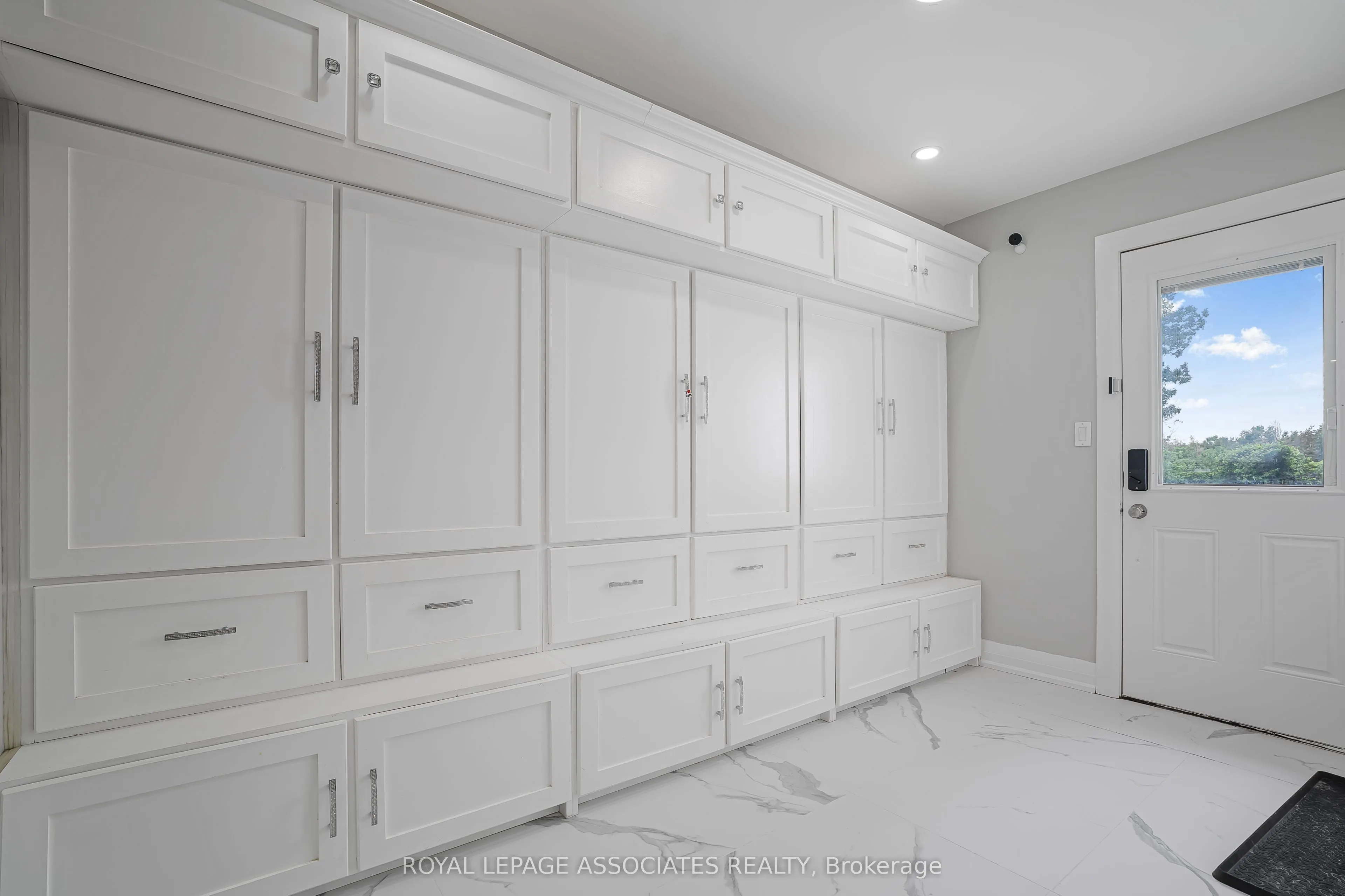 69 Raeview Drive