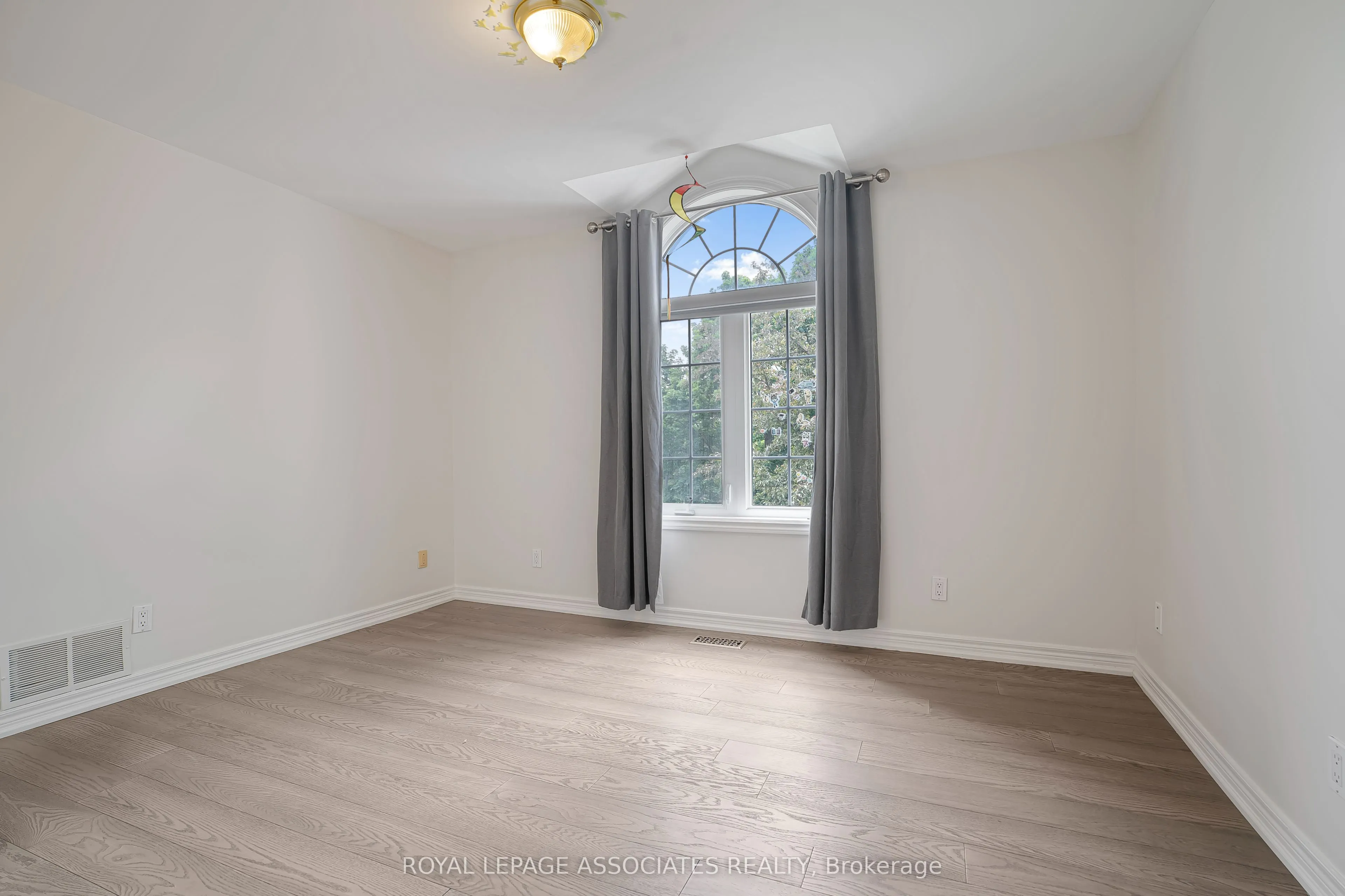 69 Raeview Drive