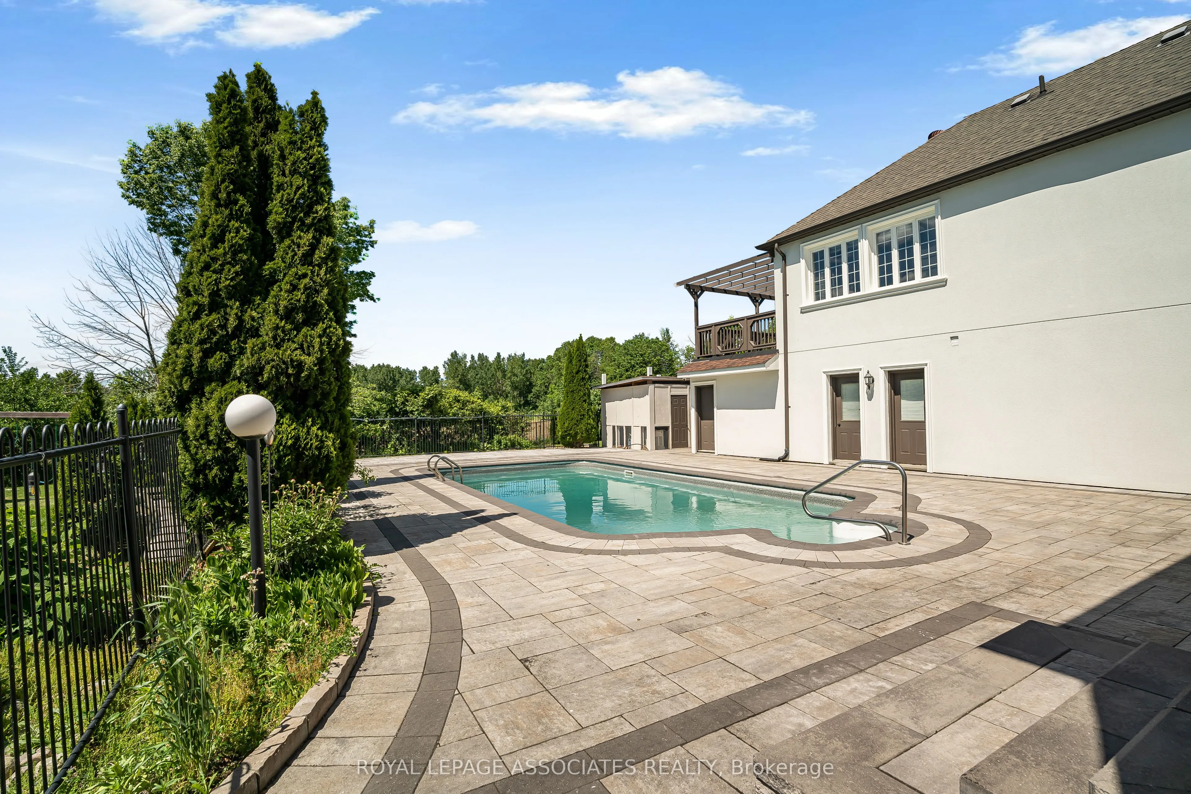 69 Raeview Drive