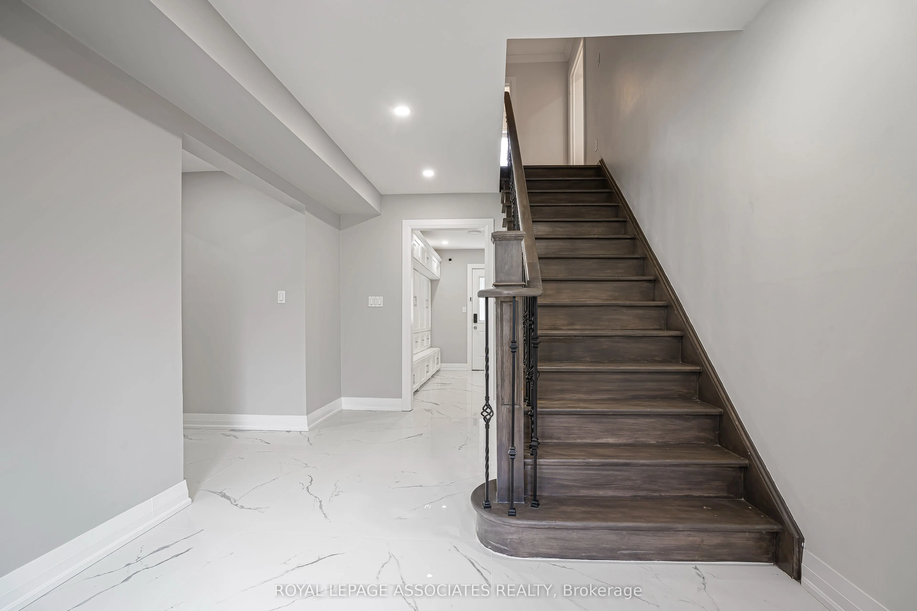 69 Raeview Drive