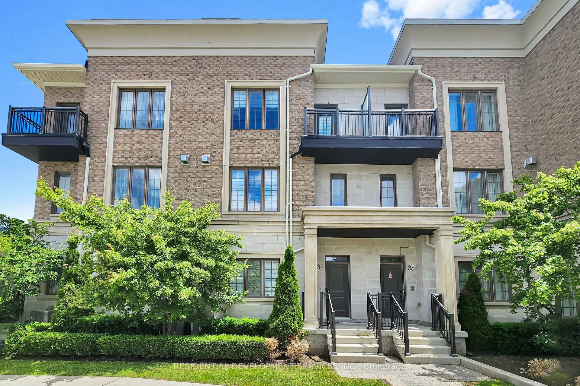 37 Village Parkway #18