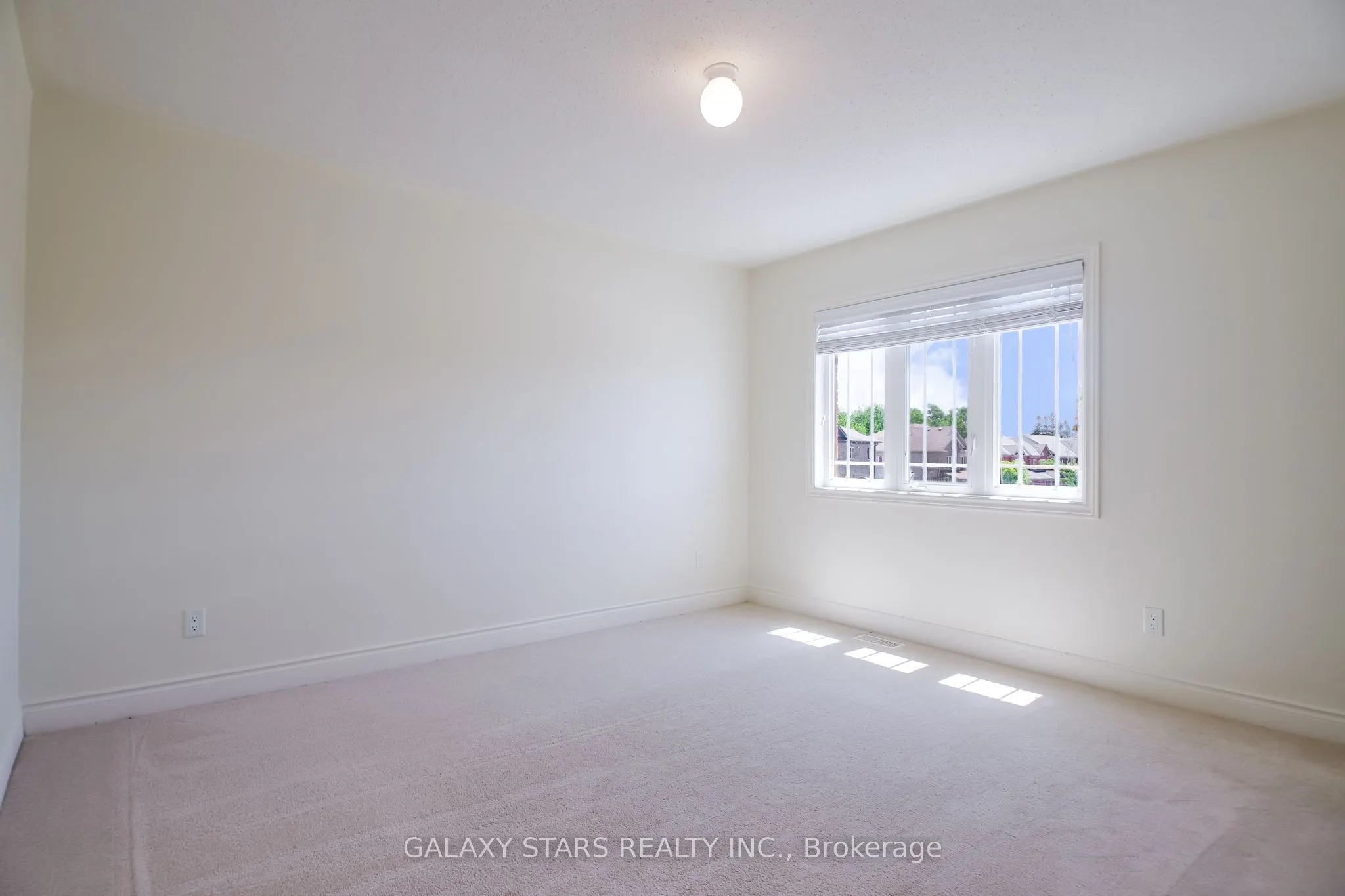 22 Don Hadden Crescent
