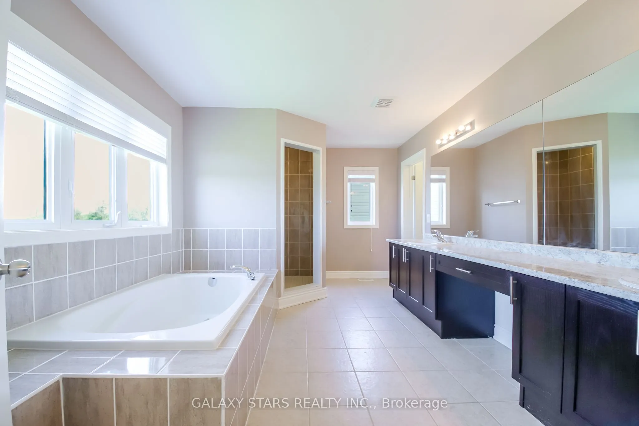 22 Don Hadden Crescent