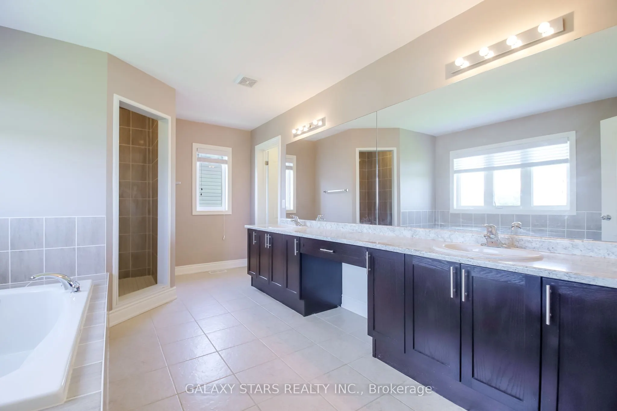 22 Don Hadden Crescent