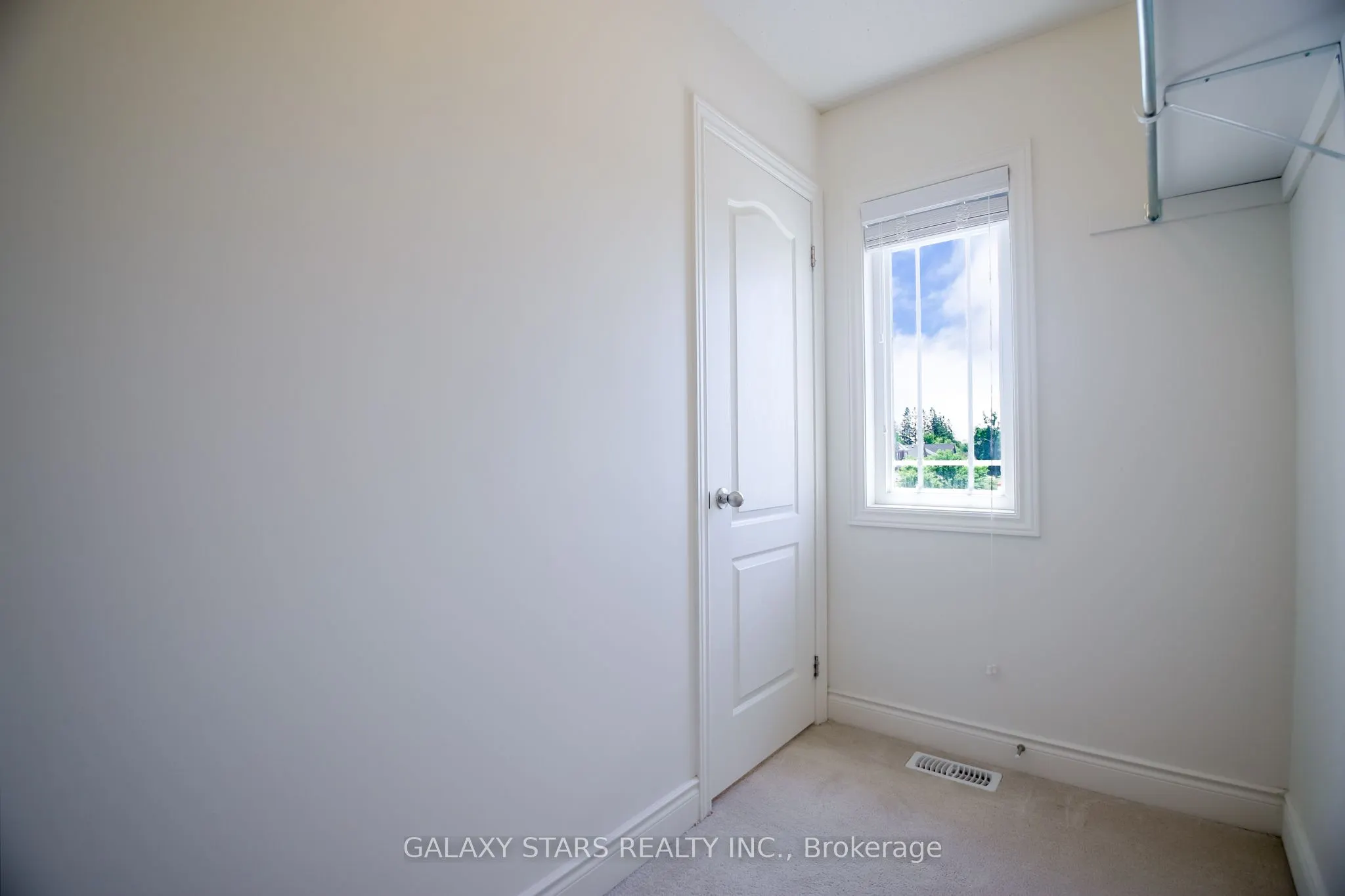 22 Don Hadden Crescent