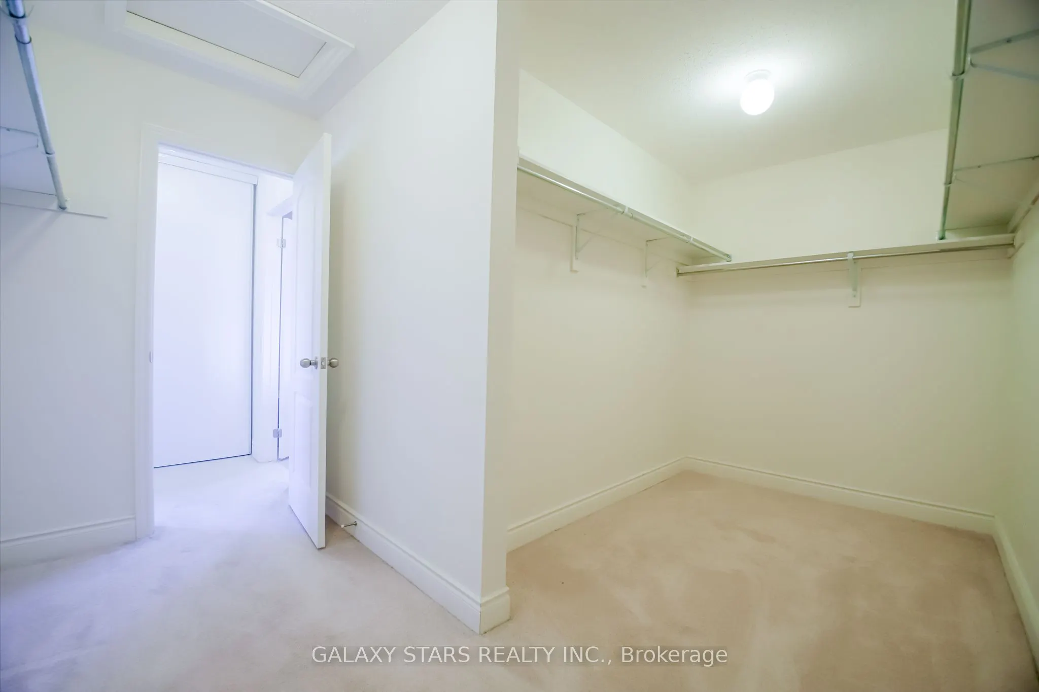 22 Don Hadden Crescent