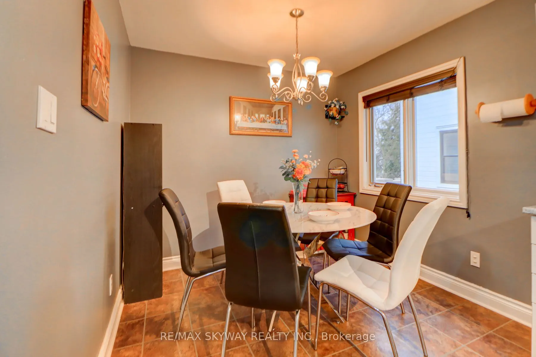 282B Brock Street W