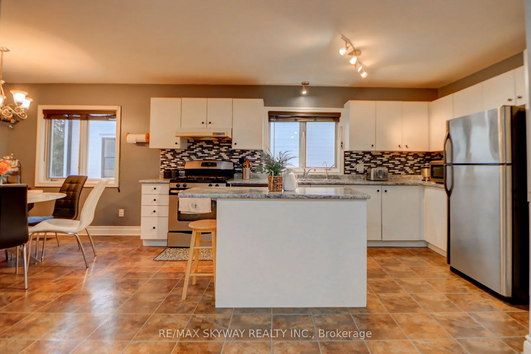 282B Brock Street W