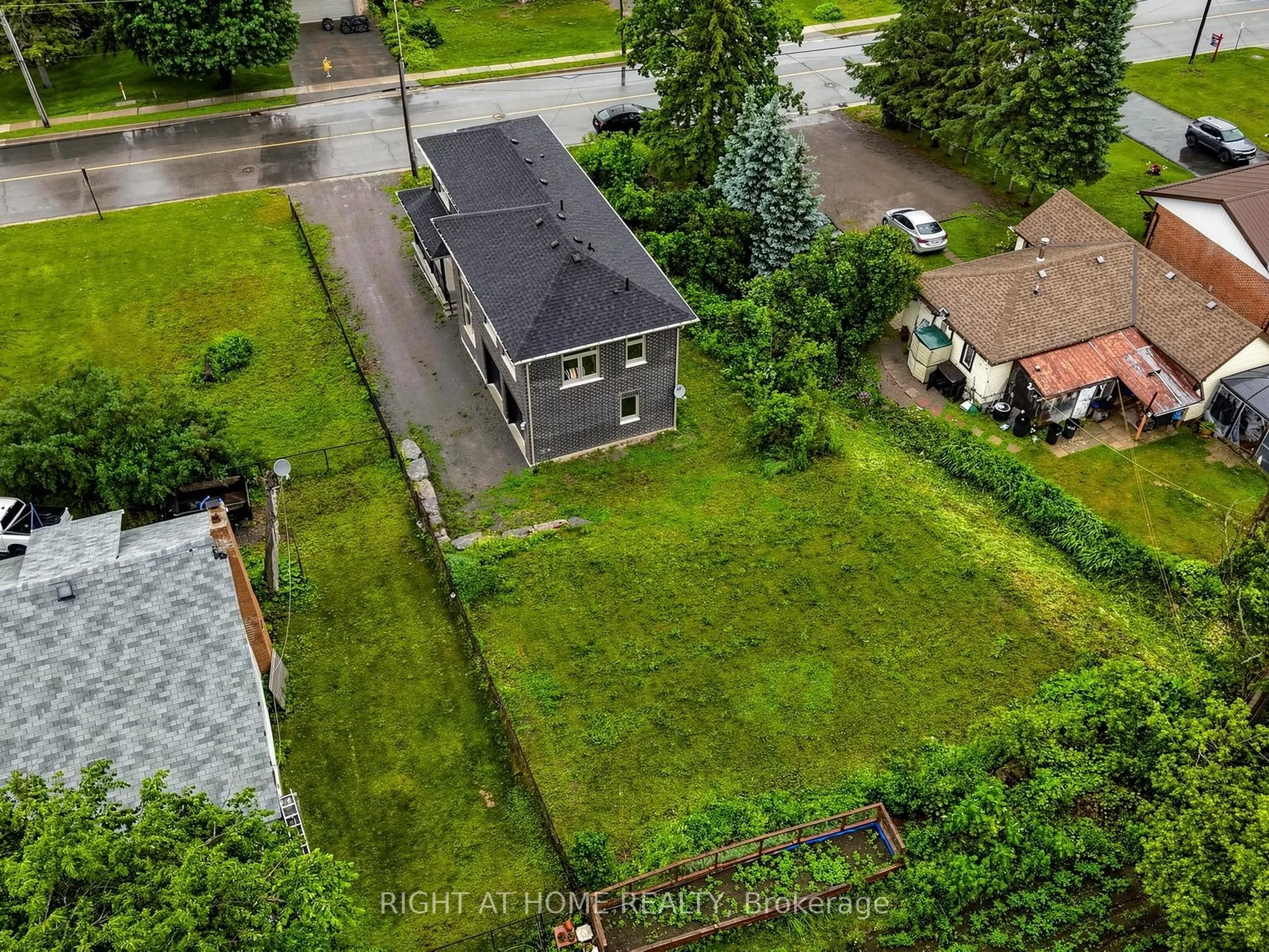 637 Simcoe Street