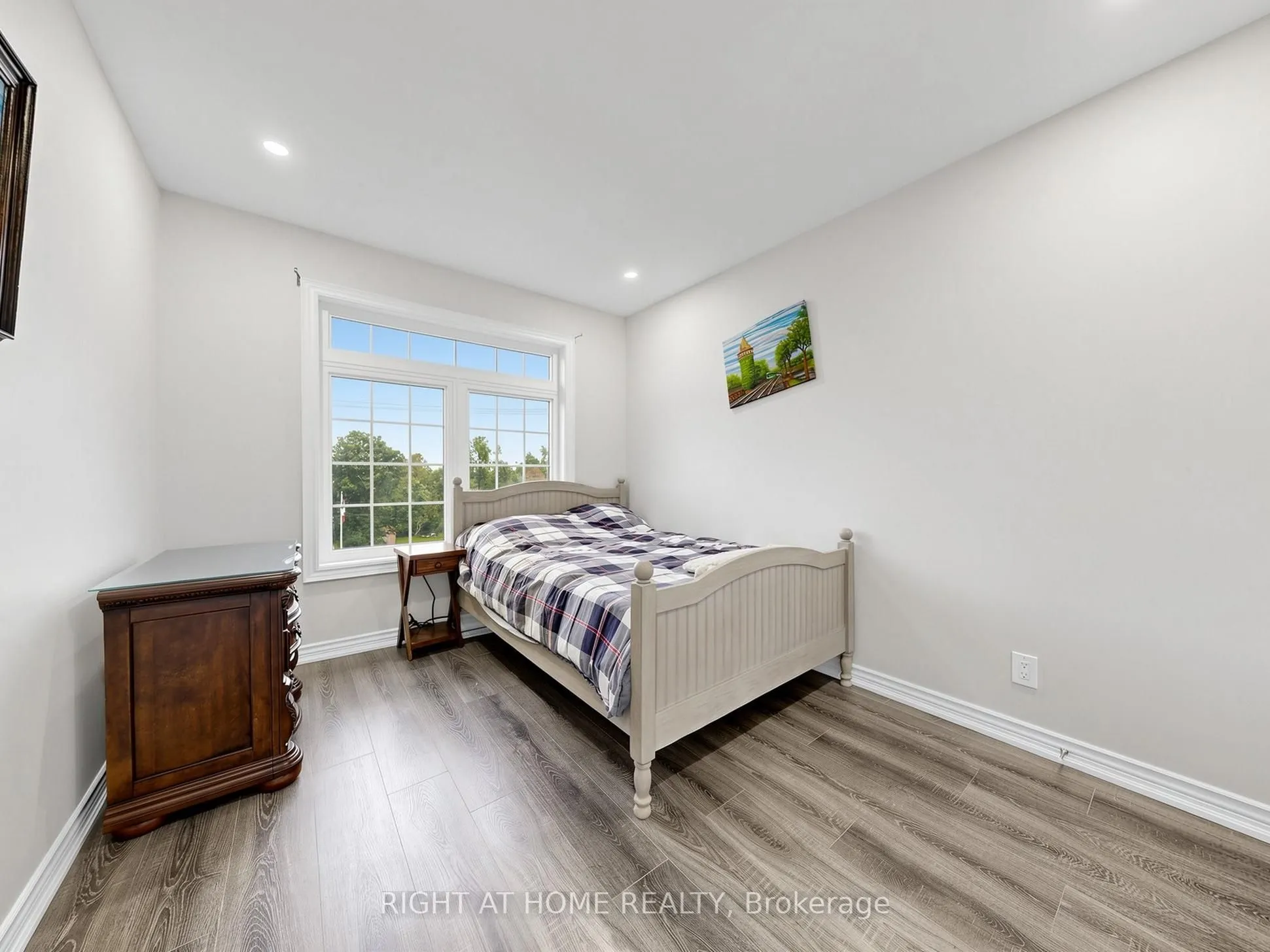 637 Simcoe Street