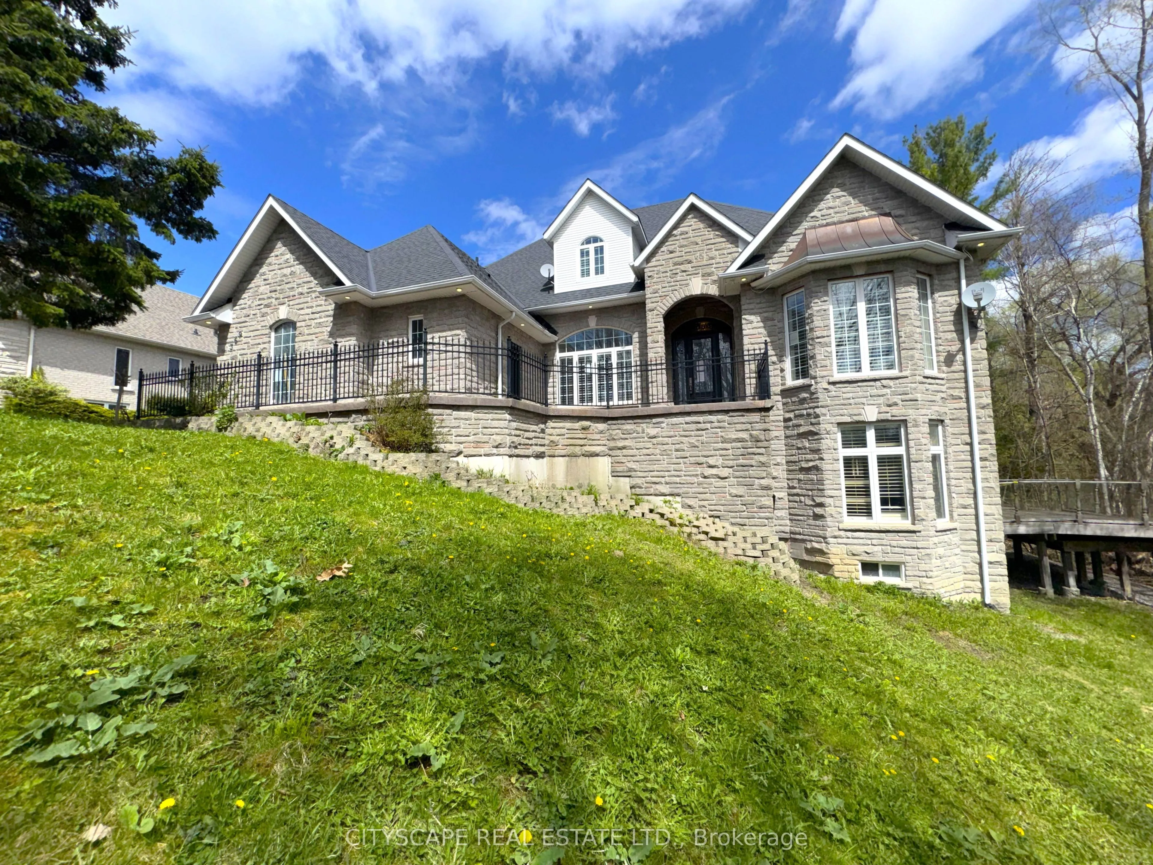 369 Coventry Hill Trail