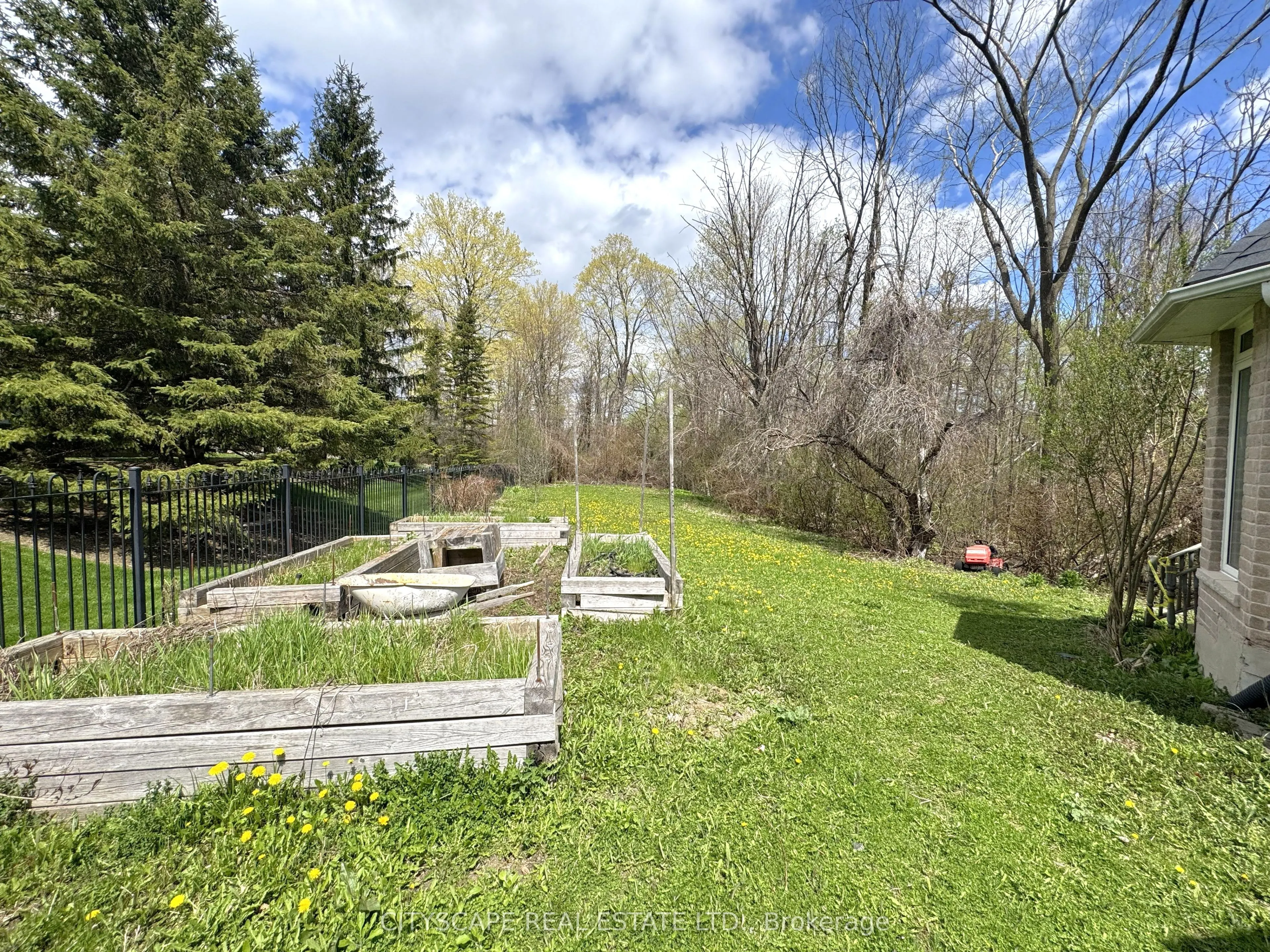 369 Coventry Hill Trail