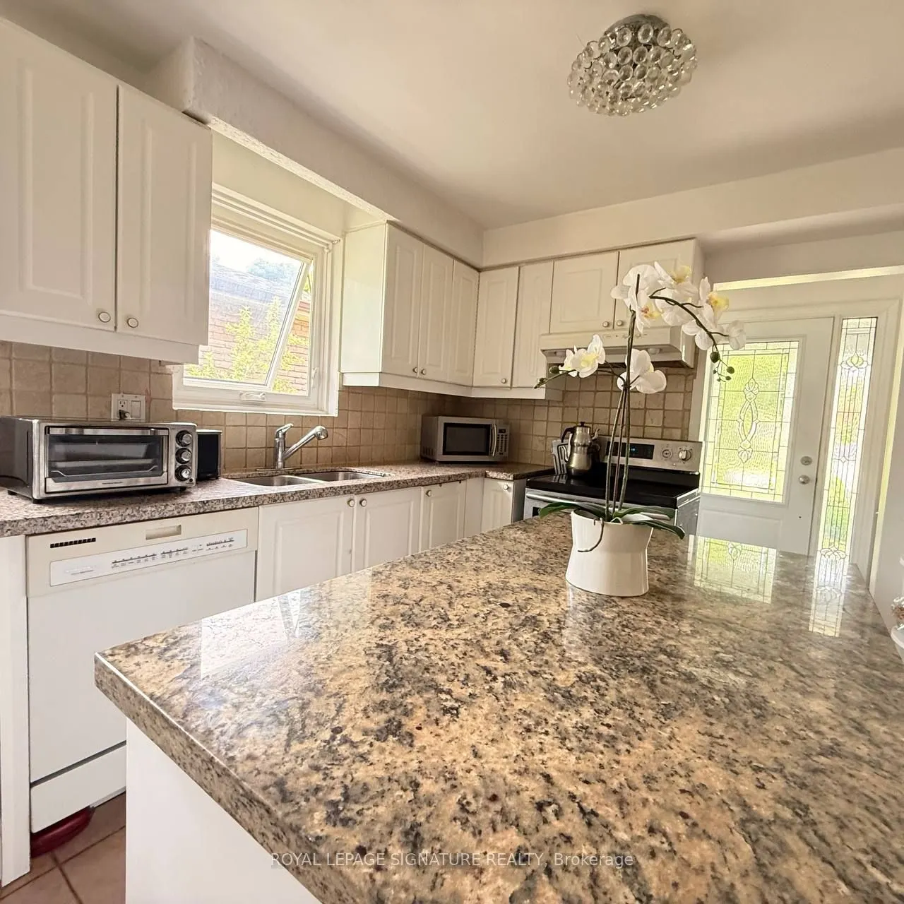 117 Romfield Circuit