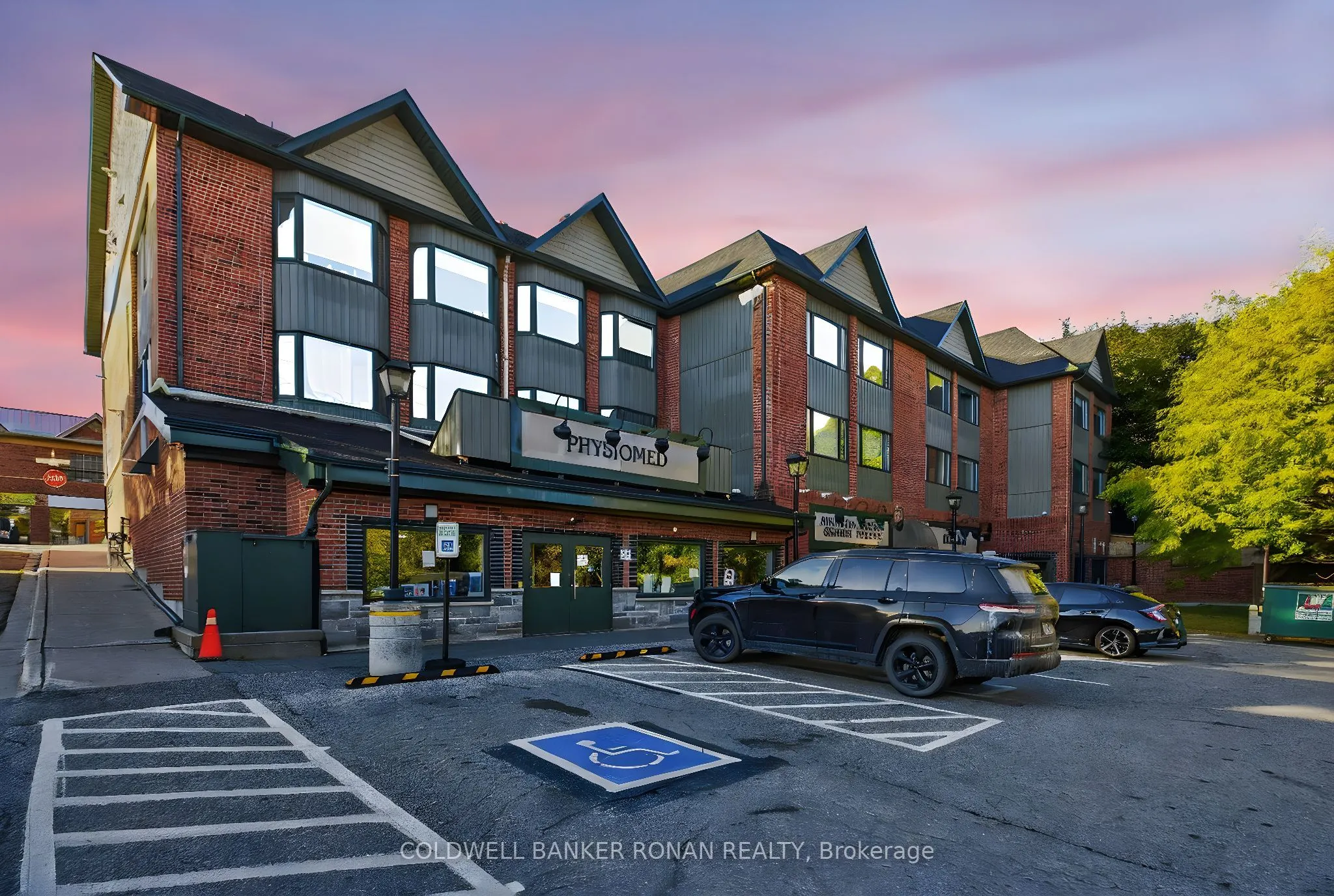 106 Victoria Street W