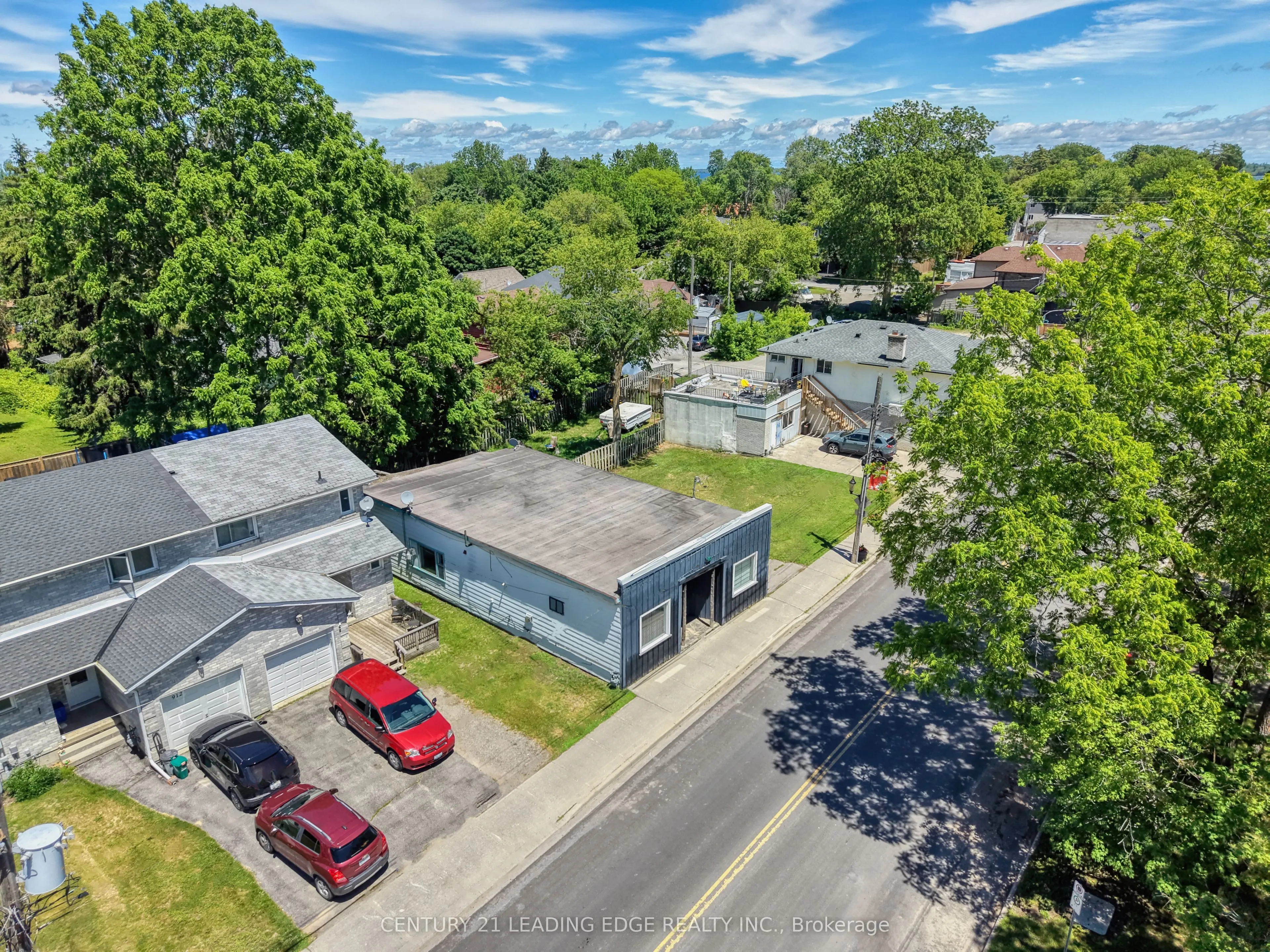 916 Lake Drive E