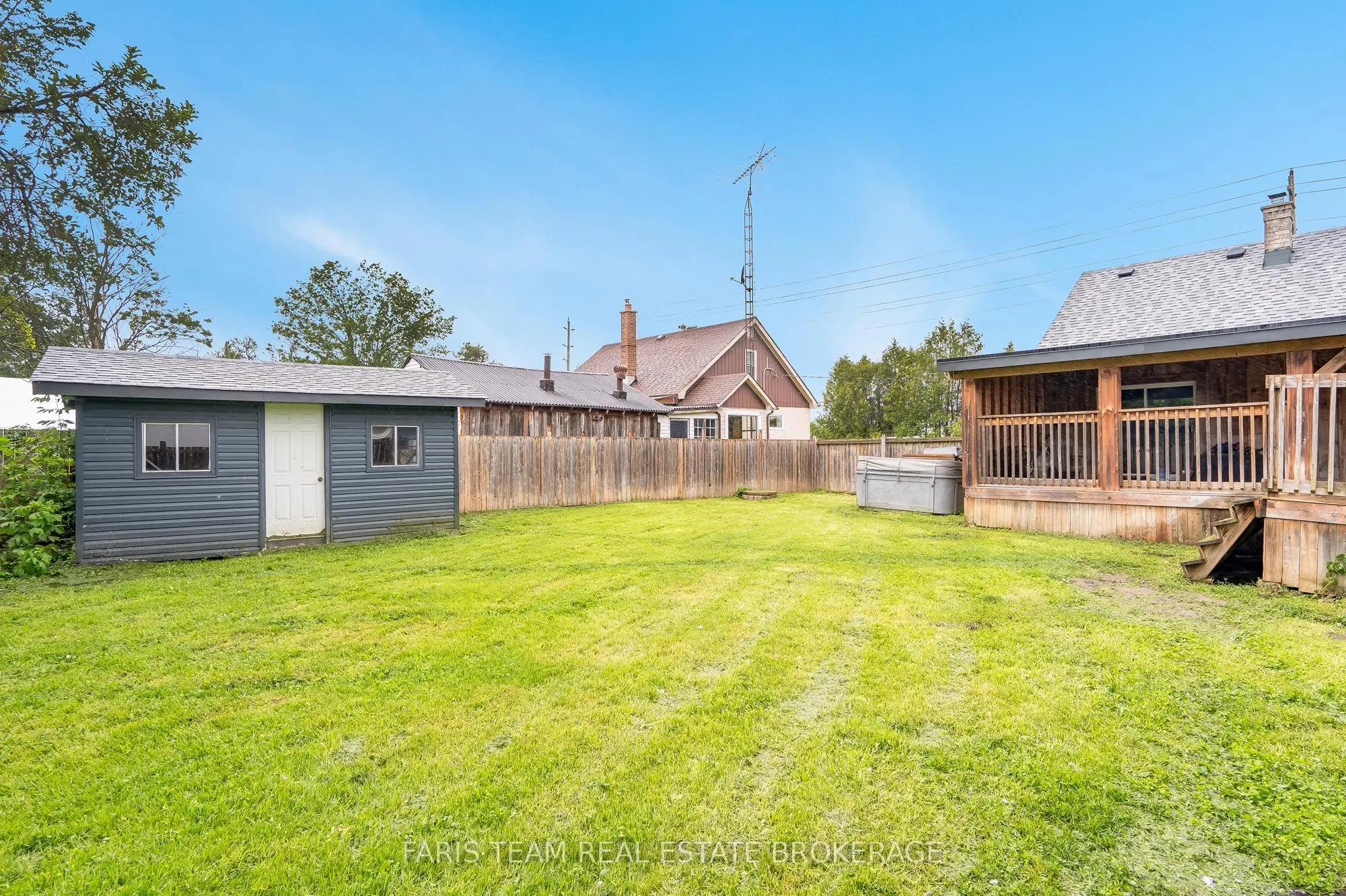 1221 10th Line