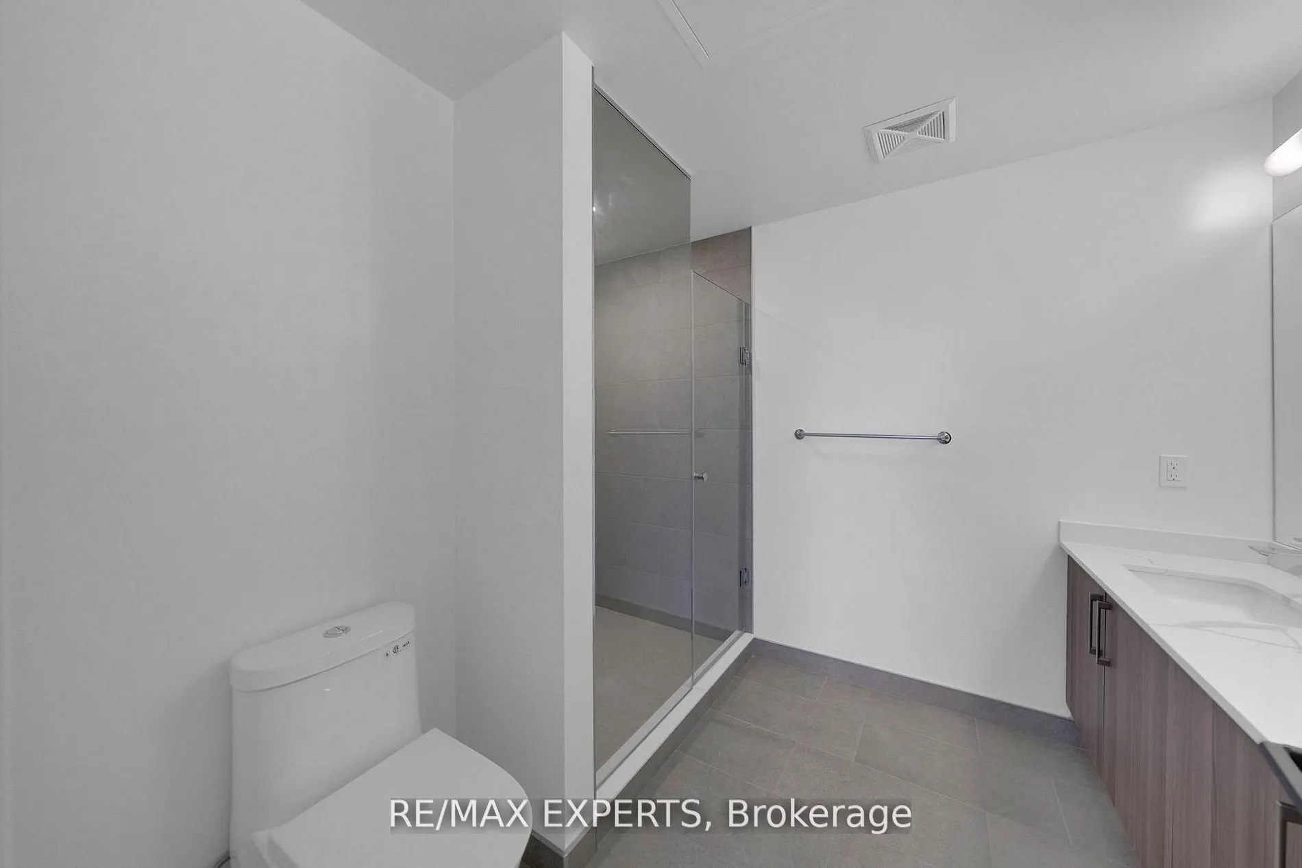 2075 King Road #203