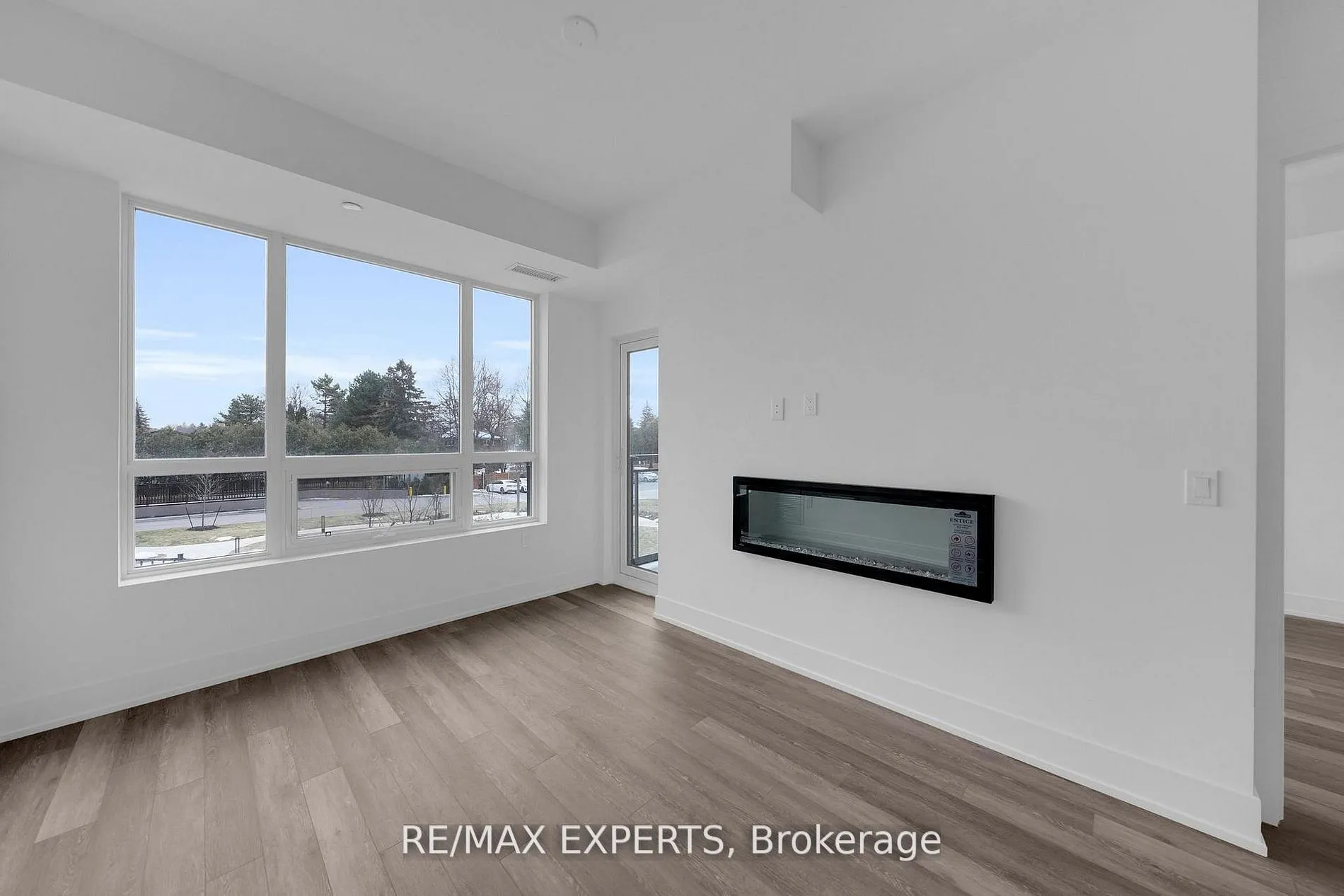 2075 King Road #203